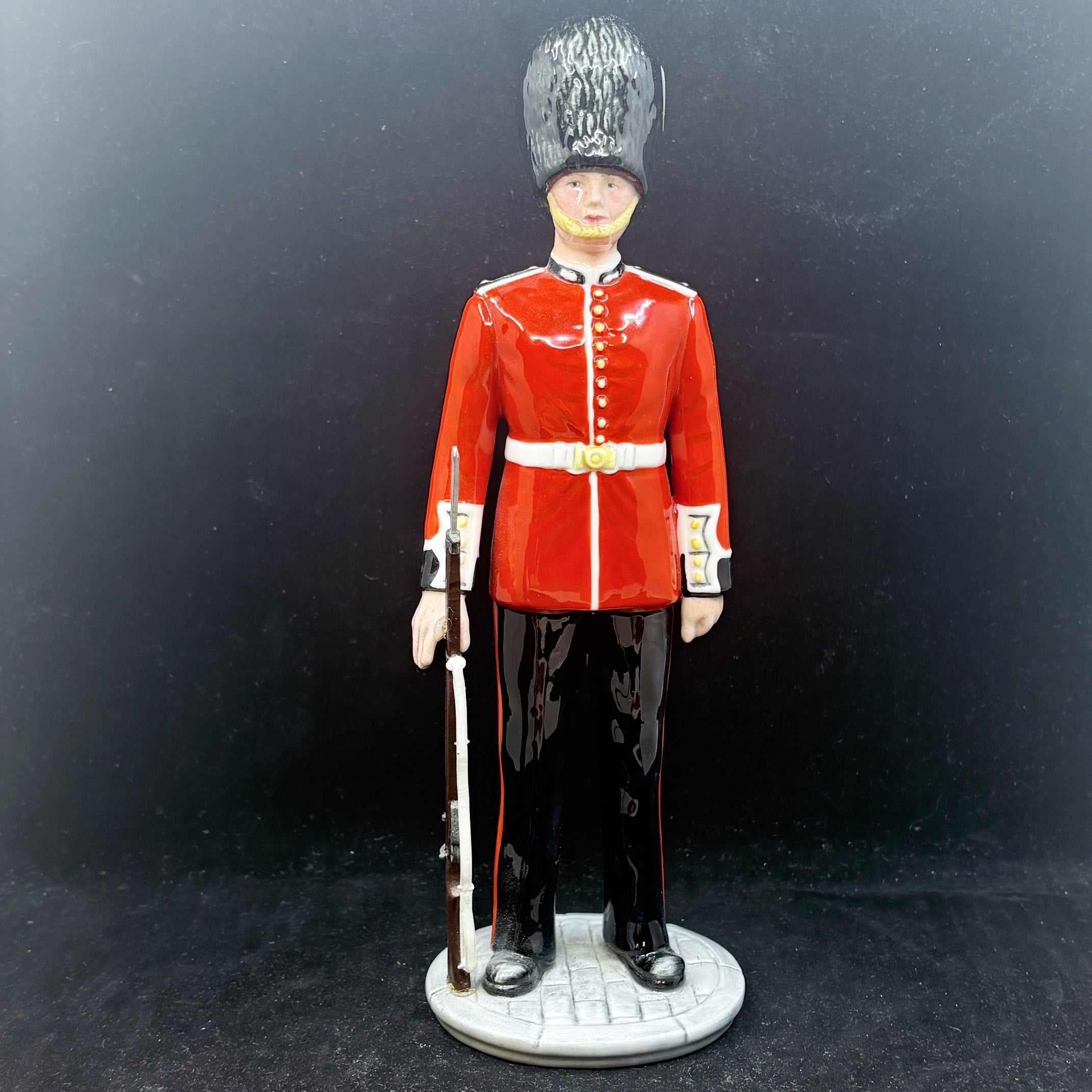Royal Doulton Figurine The Gaurdsman HN2784 - William Cross