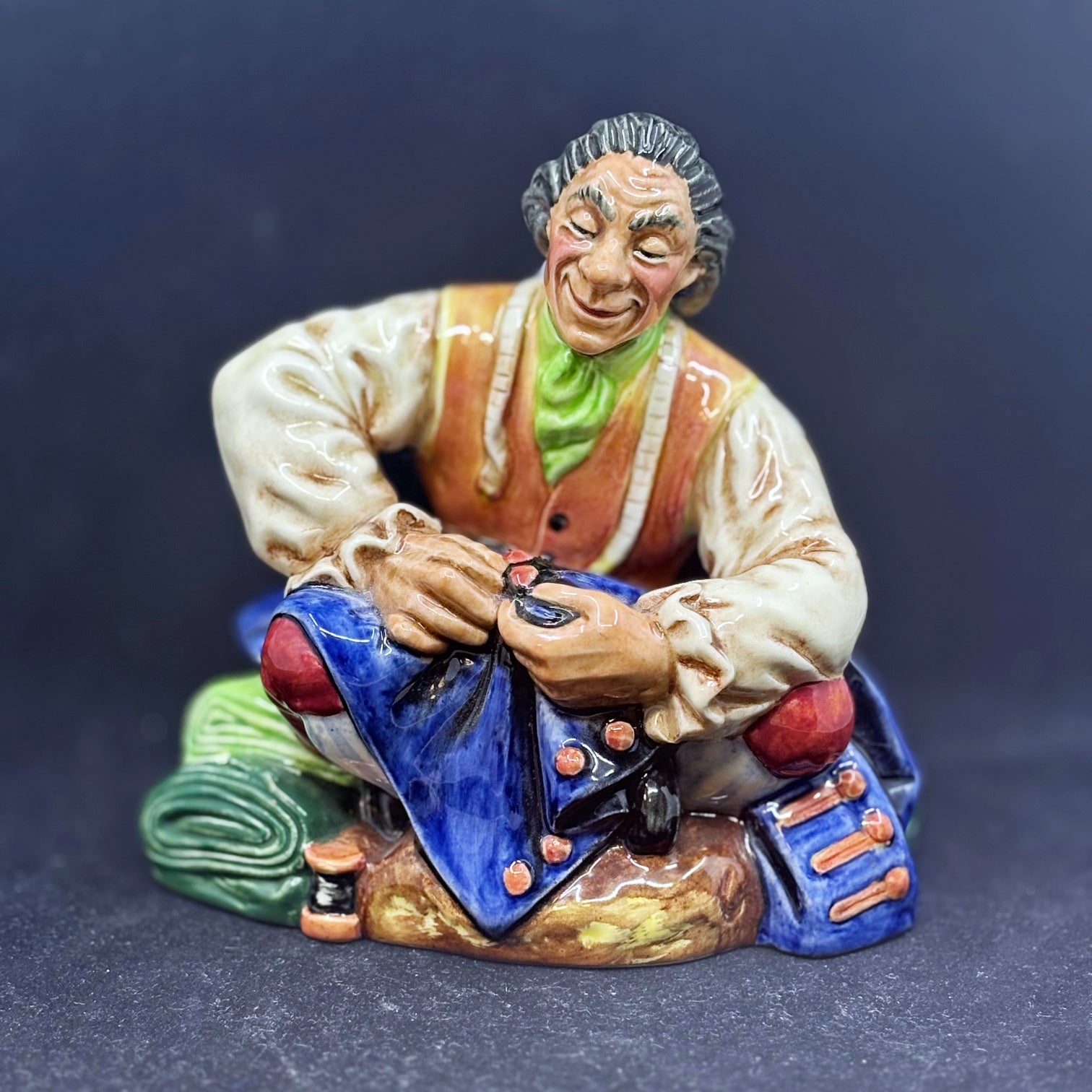 Royal Doulton Figurine The Tailor HN2174 - William Cross