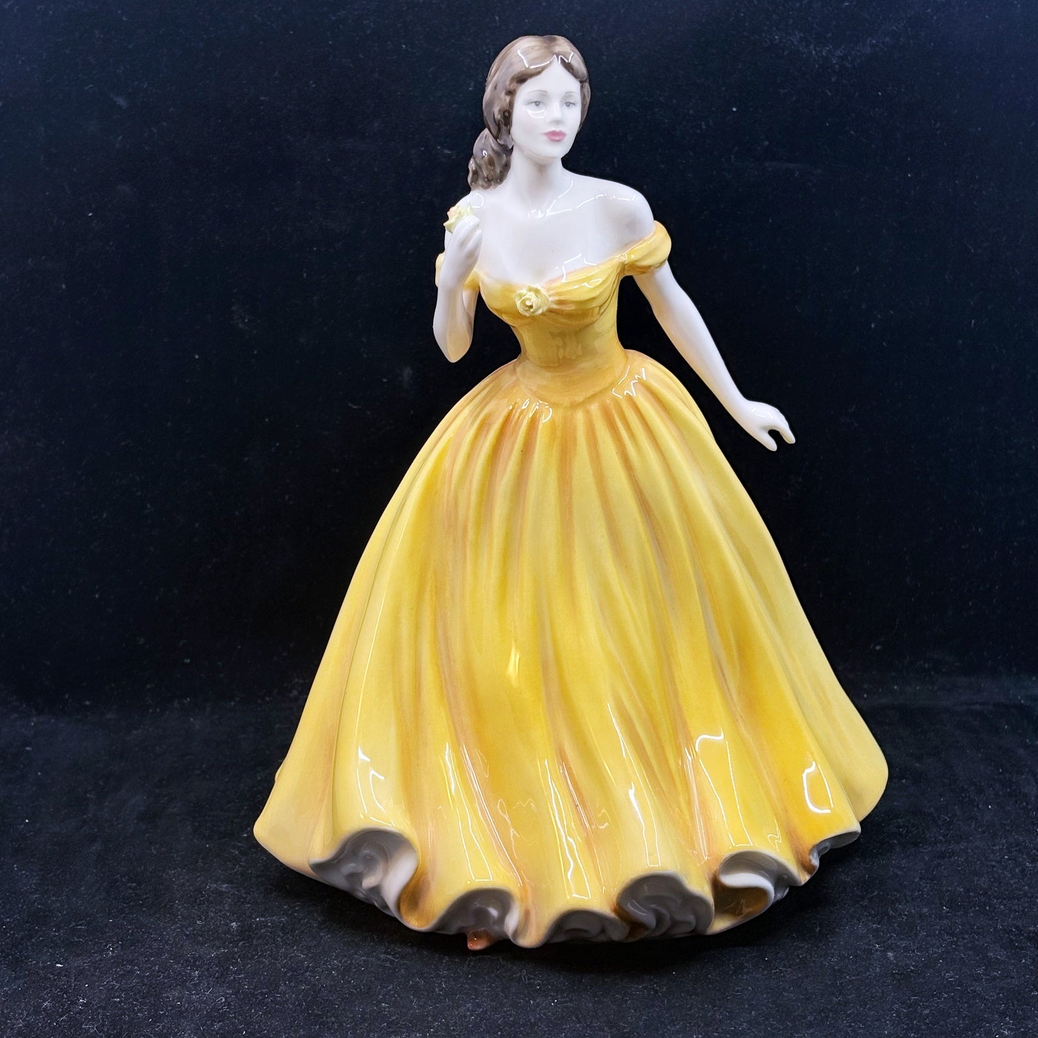 Royal Doulton Figurine Elzabeth HN4426 - William Cross