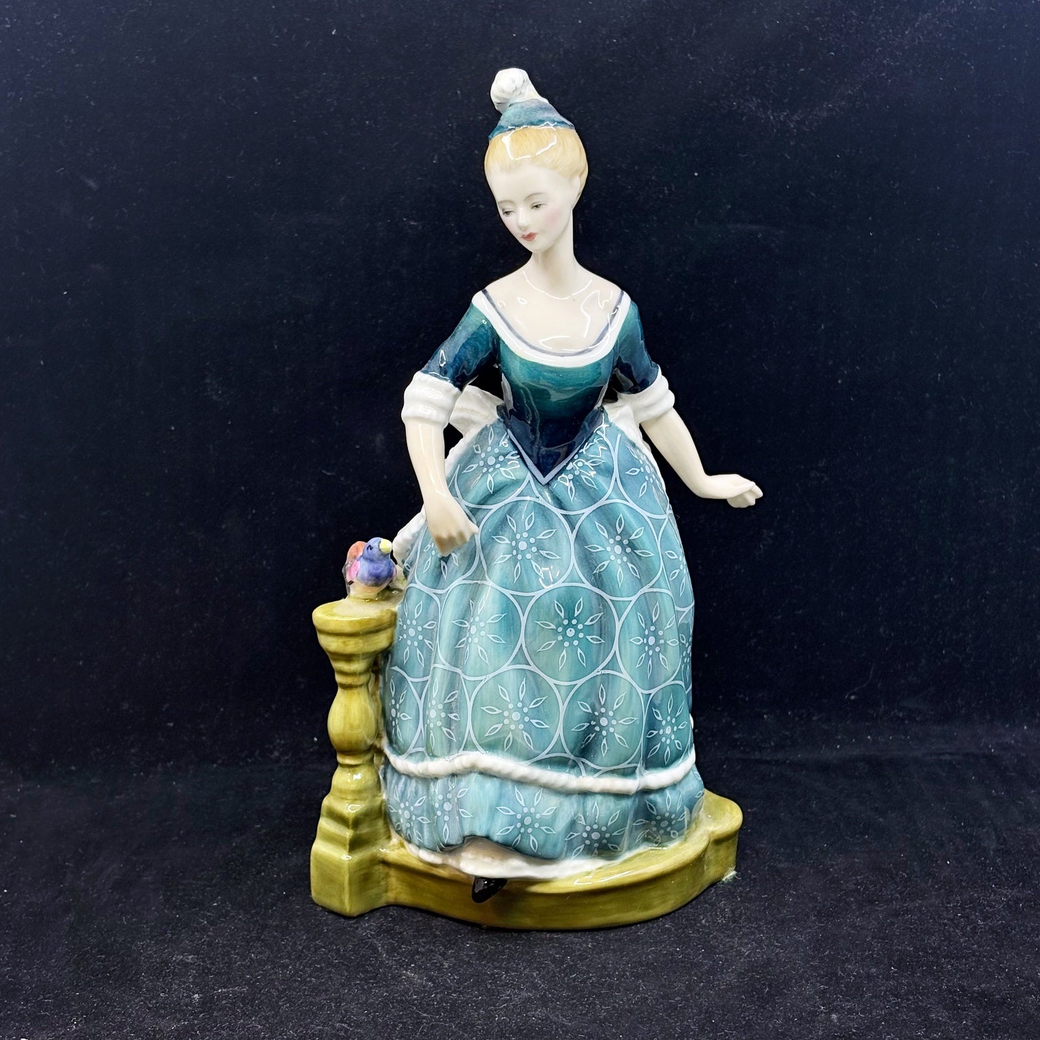 Clarinda HN2724, Royal Doulton Figurine