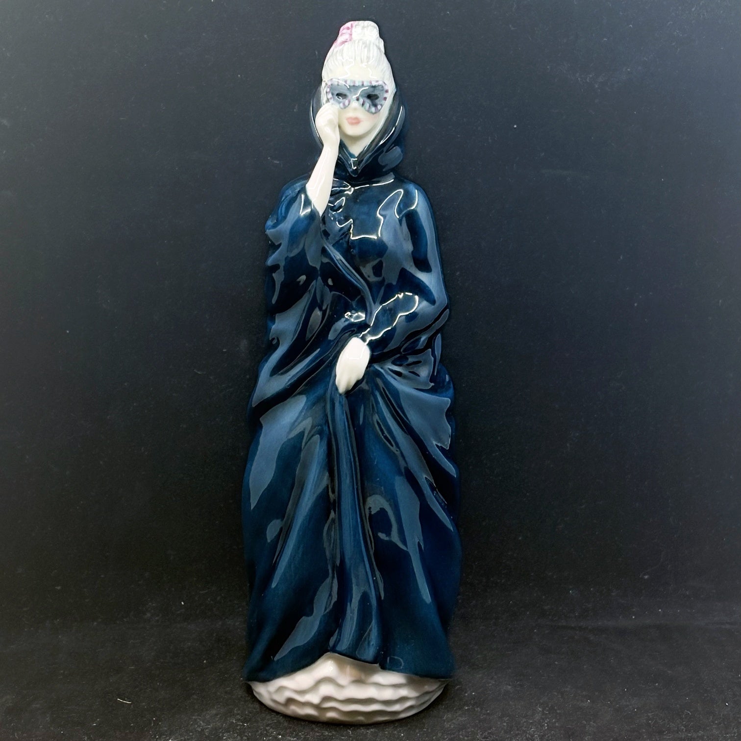 Royal Doulton Figurine Masque HN2554