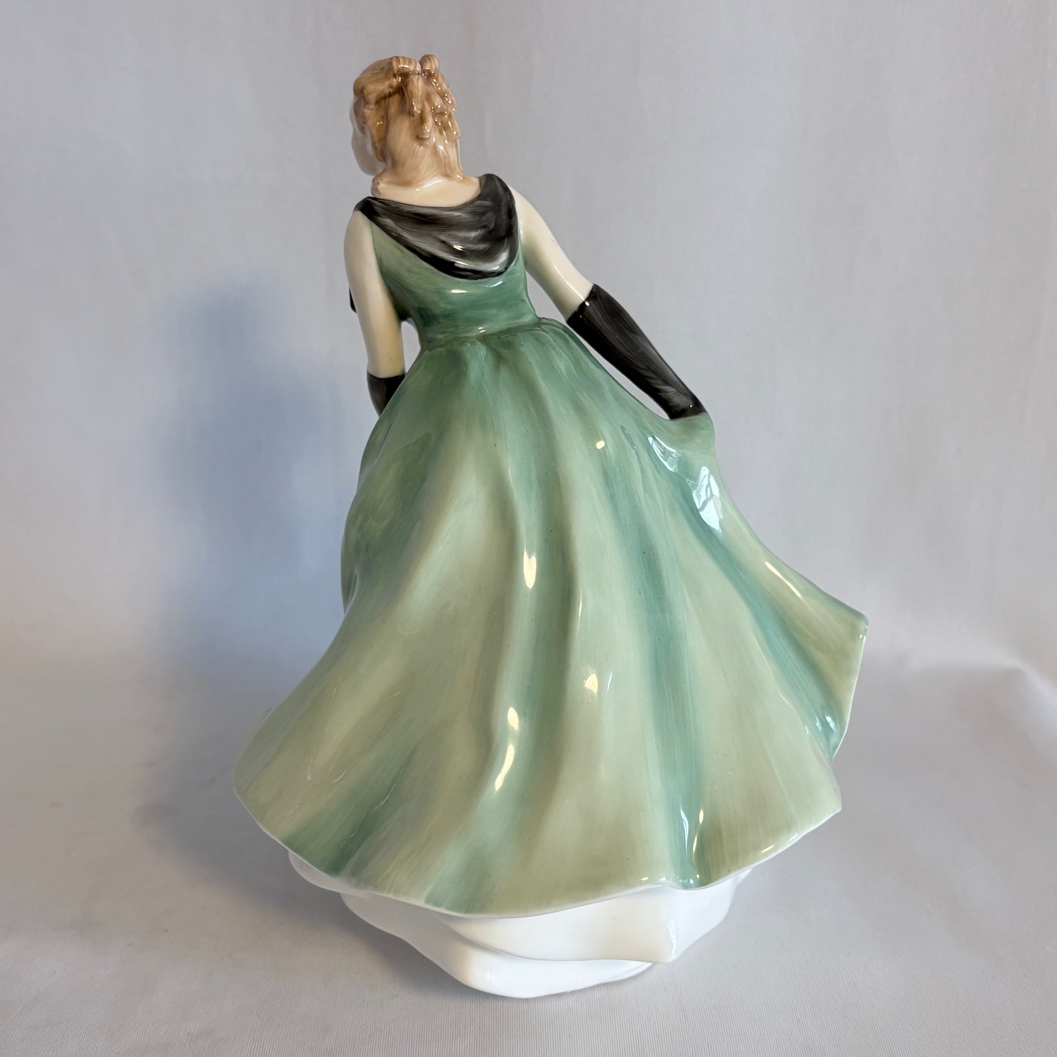 Royal Doulton Figurine Vanessa HN3198