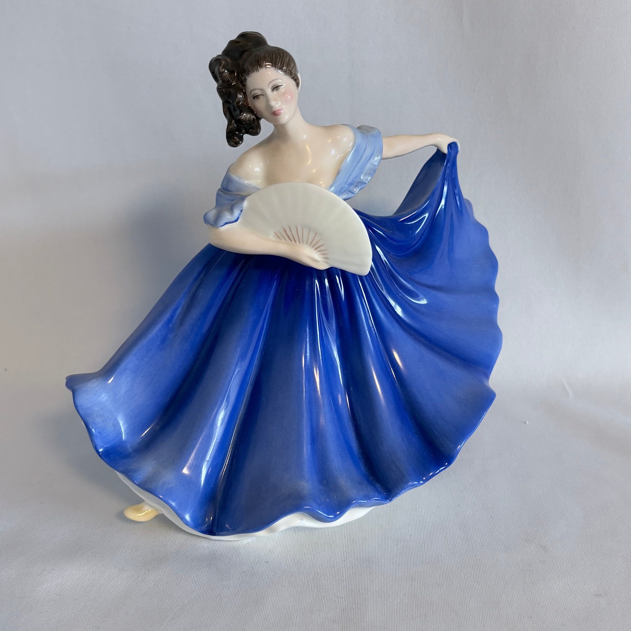Royal Doulton Figurine Elaine HN2791 - William Cross