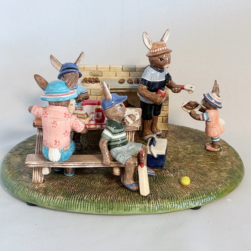 Royal Doulton Bunnykins Aussie BBQ DB505 – Ltd Ed 500 tableau