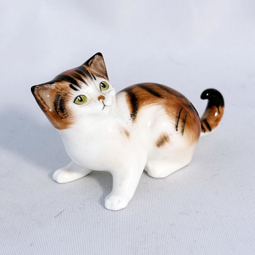Royal Doulton Figurine Character Kitten Looking Up HN2584