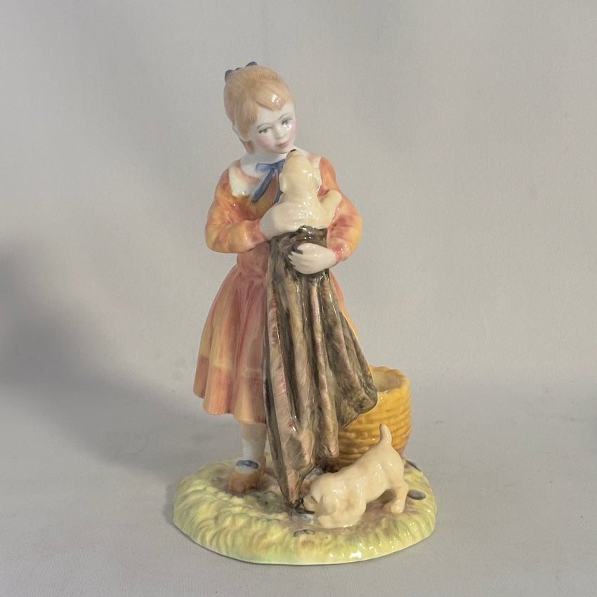 Royal Doulton Figurine Puppy Love Hn3371