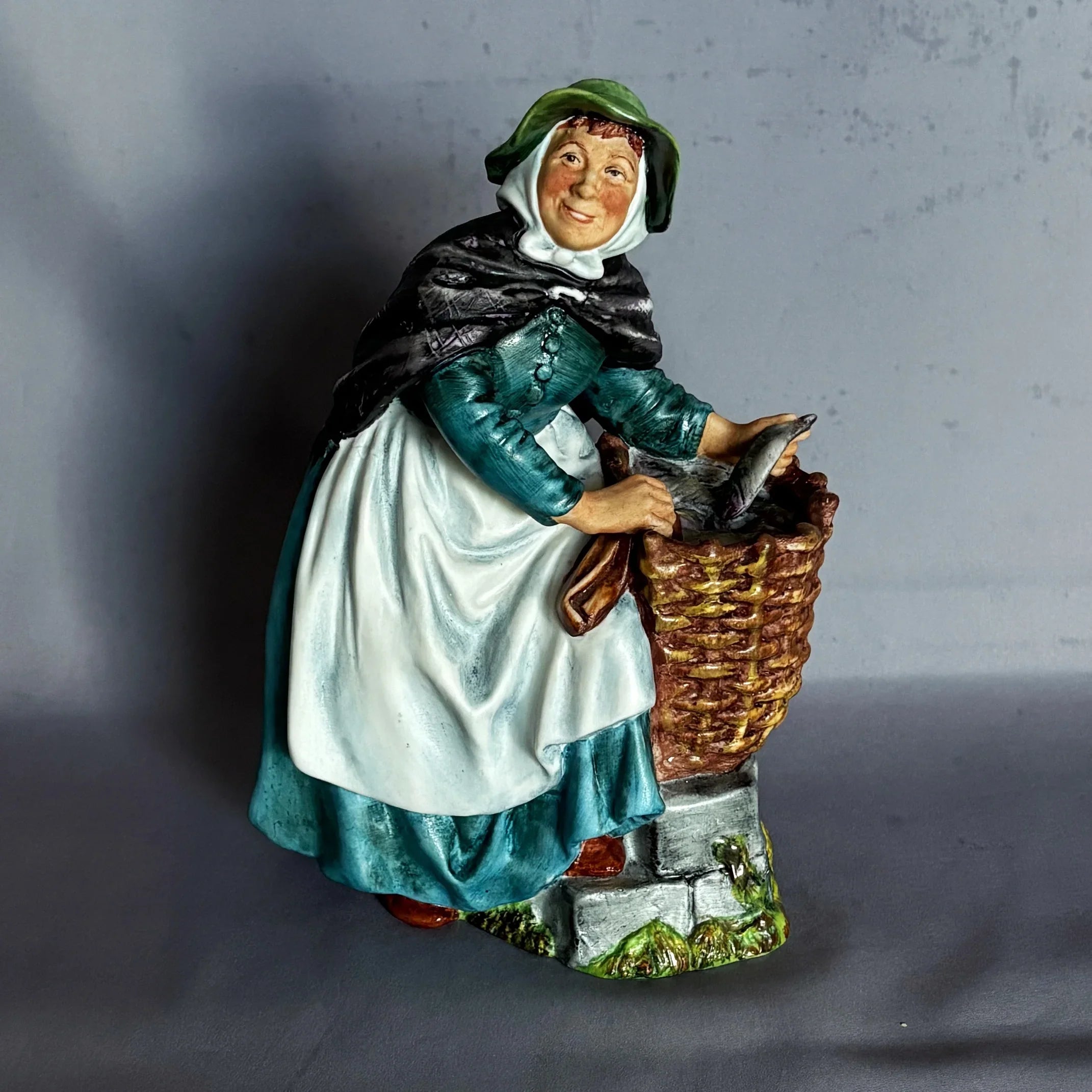 Royal Doulton Figurine Old Meg HN2924 - William Cross