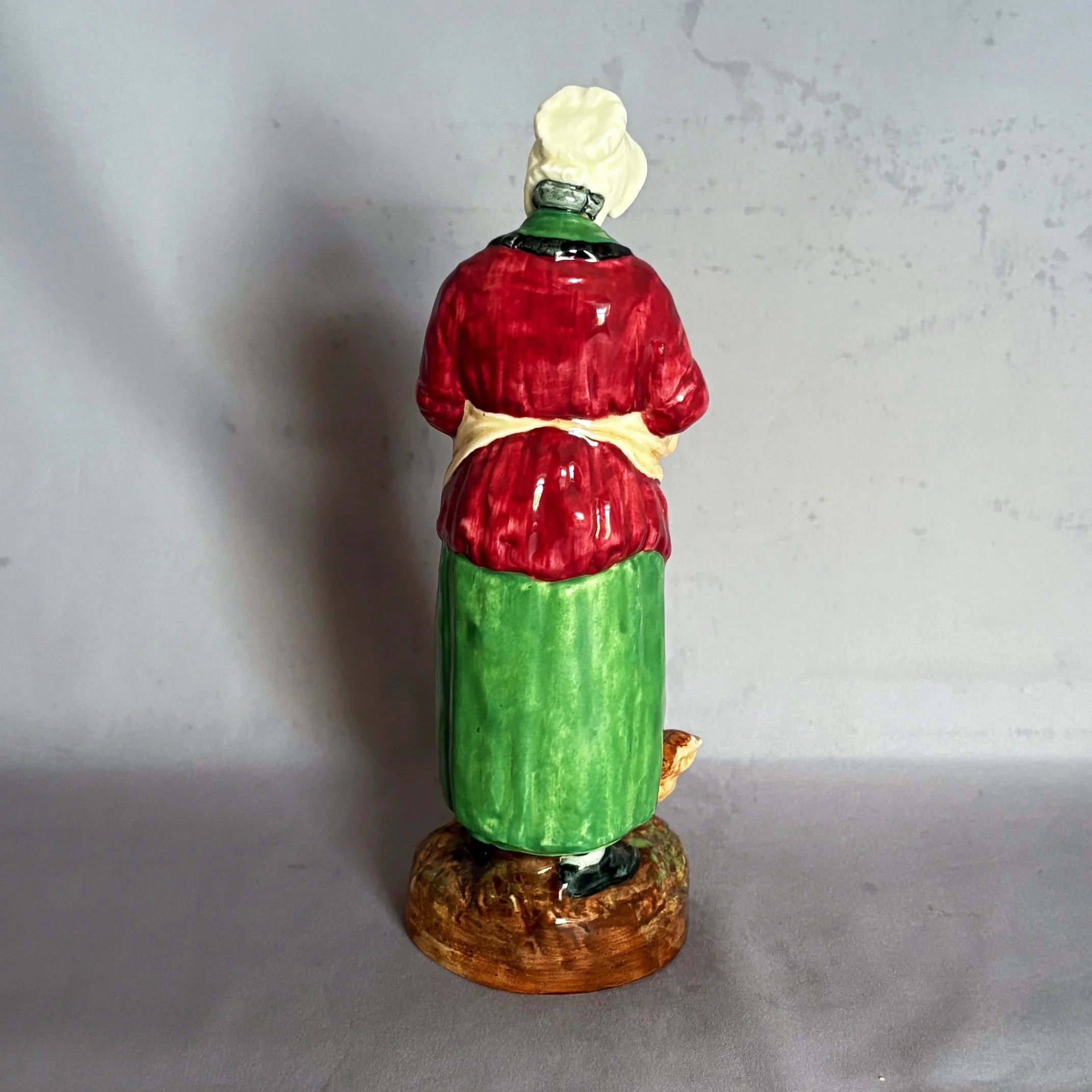 Royal Doulton Figurine Farmers Wife HN2069 - William Cross