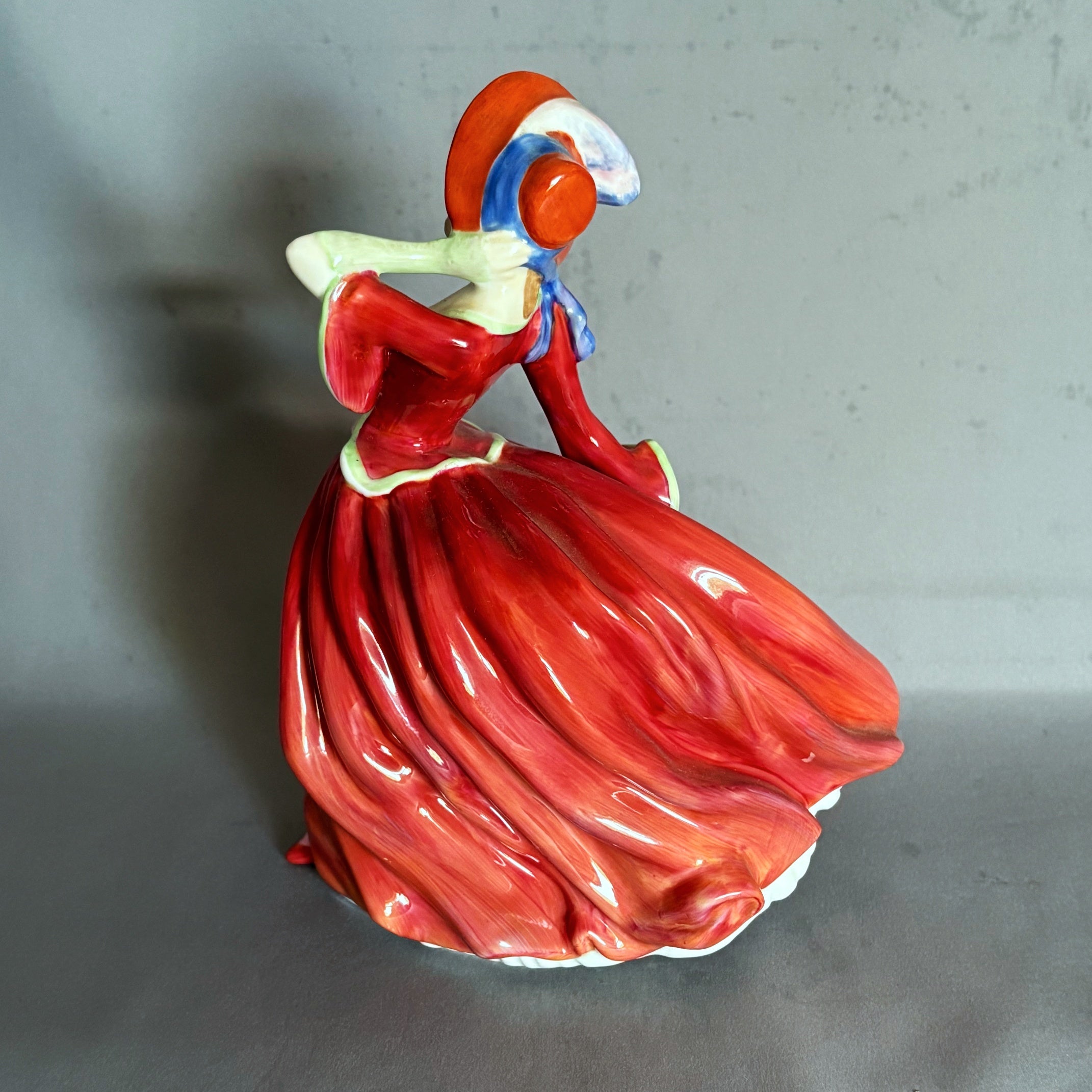 Royal Doulton Figurine Autumn Breezes HN1934 - William Cross