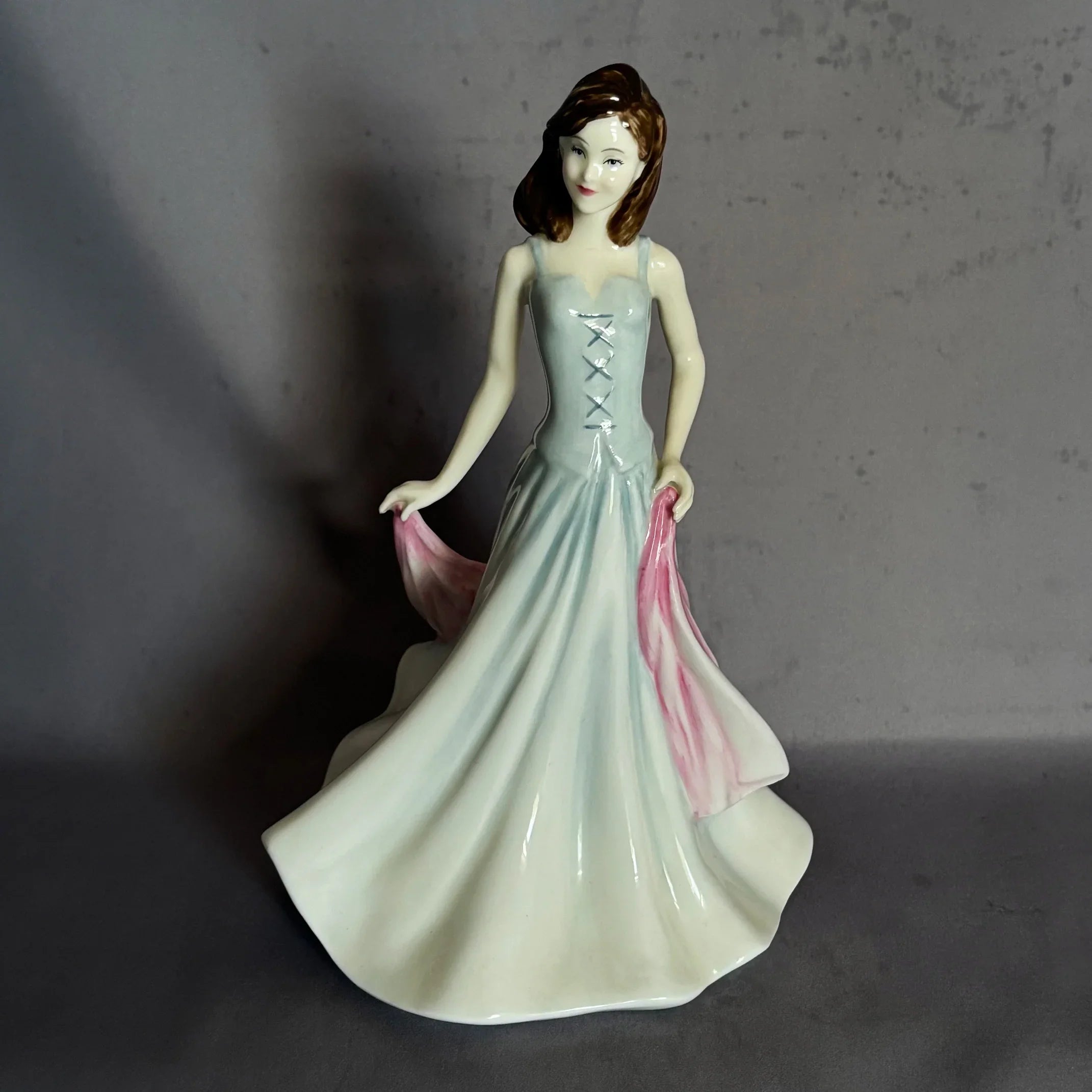 Royal Doulton Figurine Isabel HN3716 - William Cross
