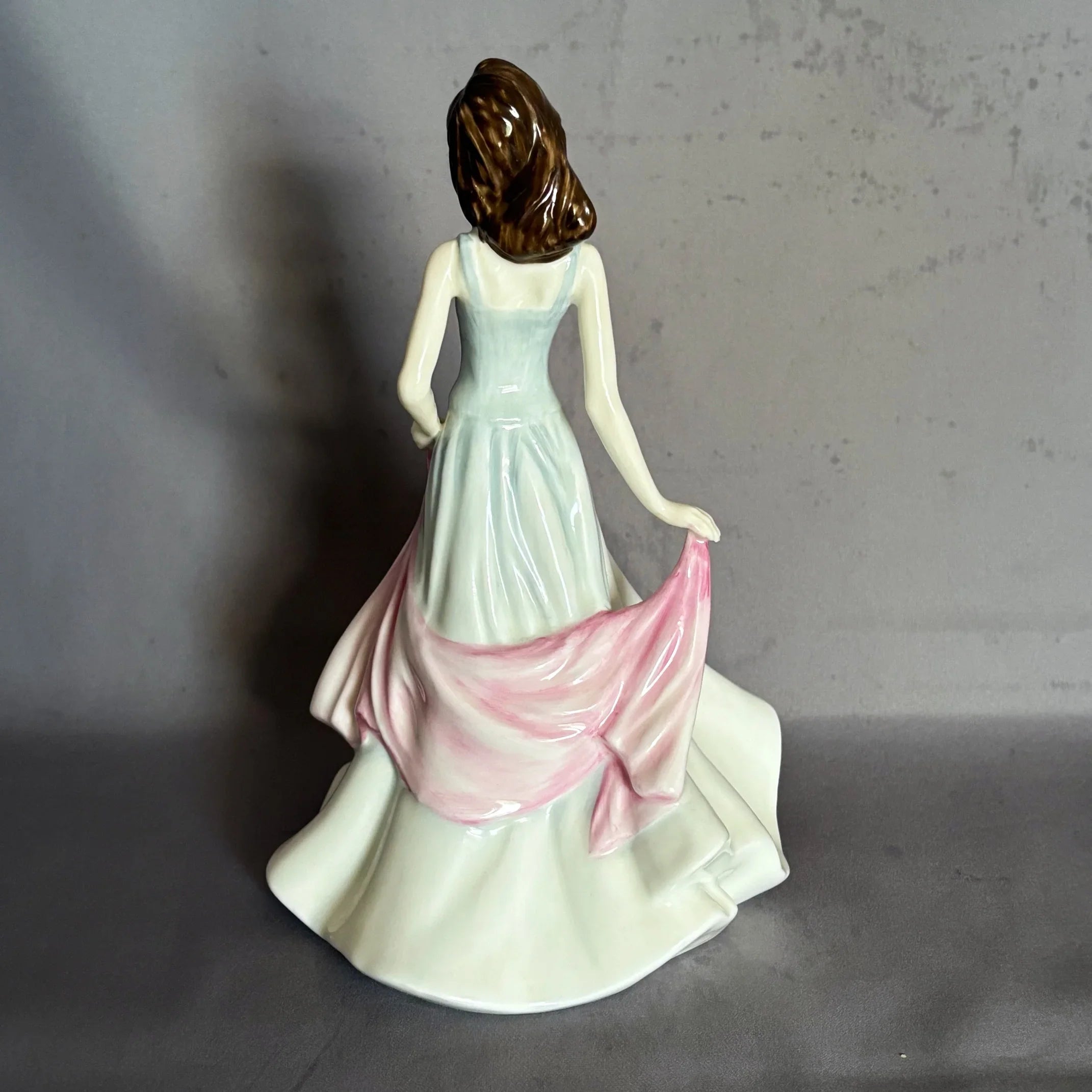 Royal Doulton Figurine Isabel HN3716 - William Cross