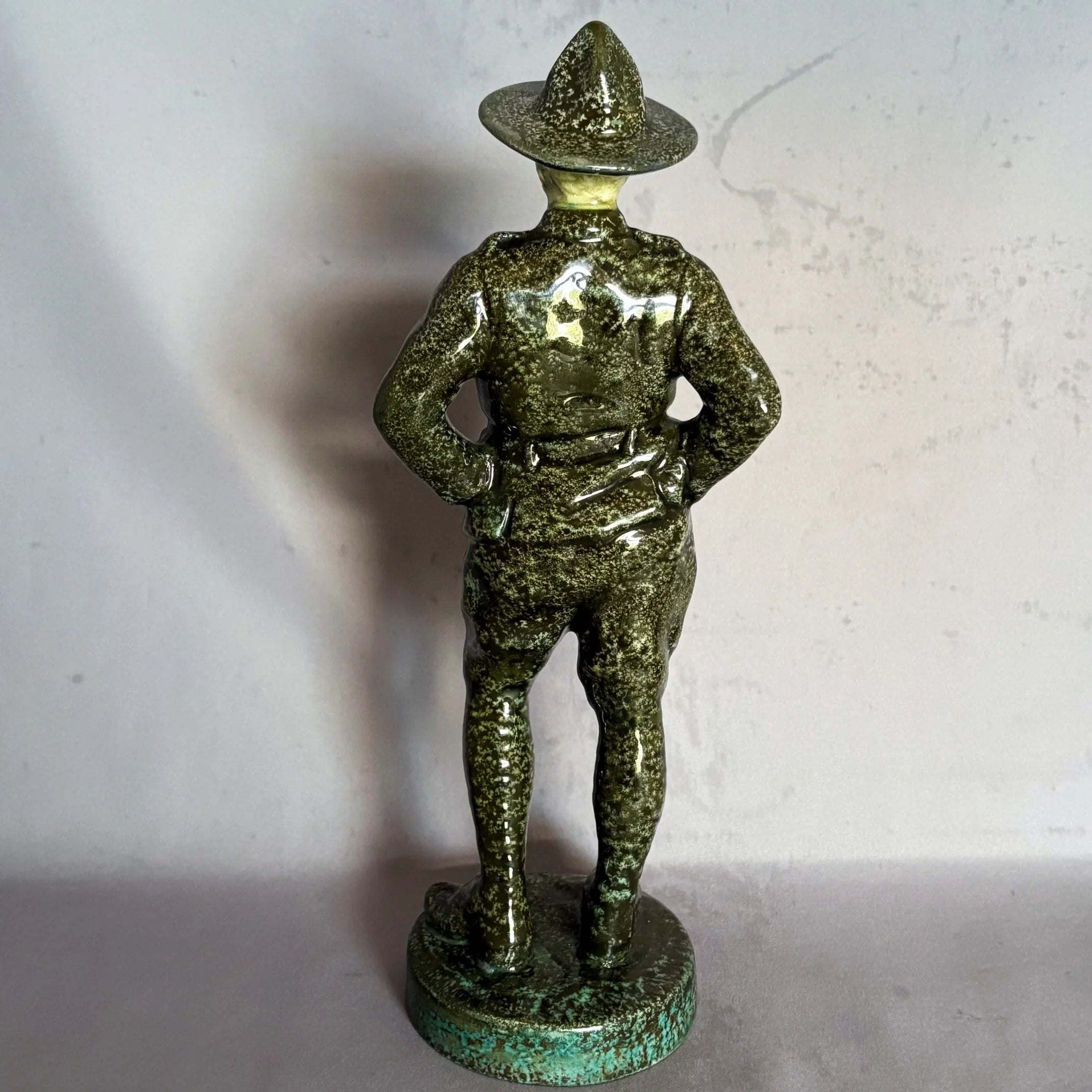 Royal Doulton Figurine Digger ( New Zealand) HN321 - William Cross
