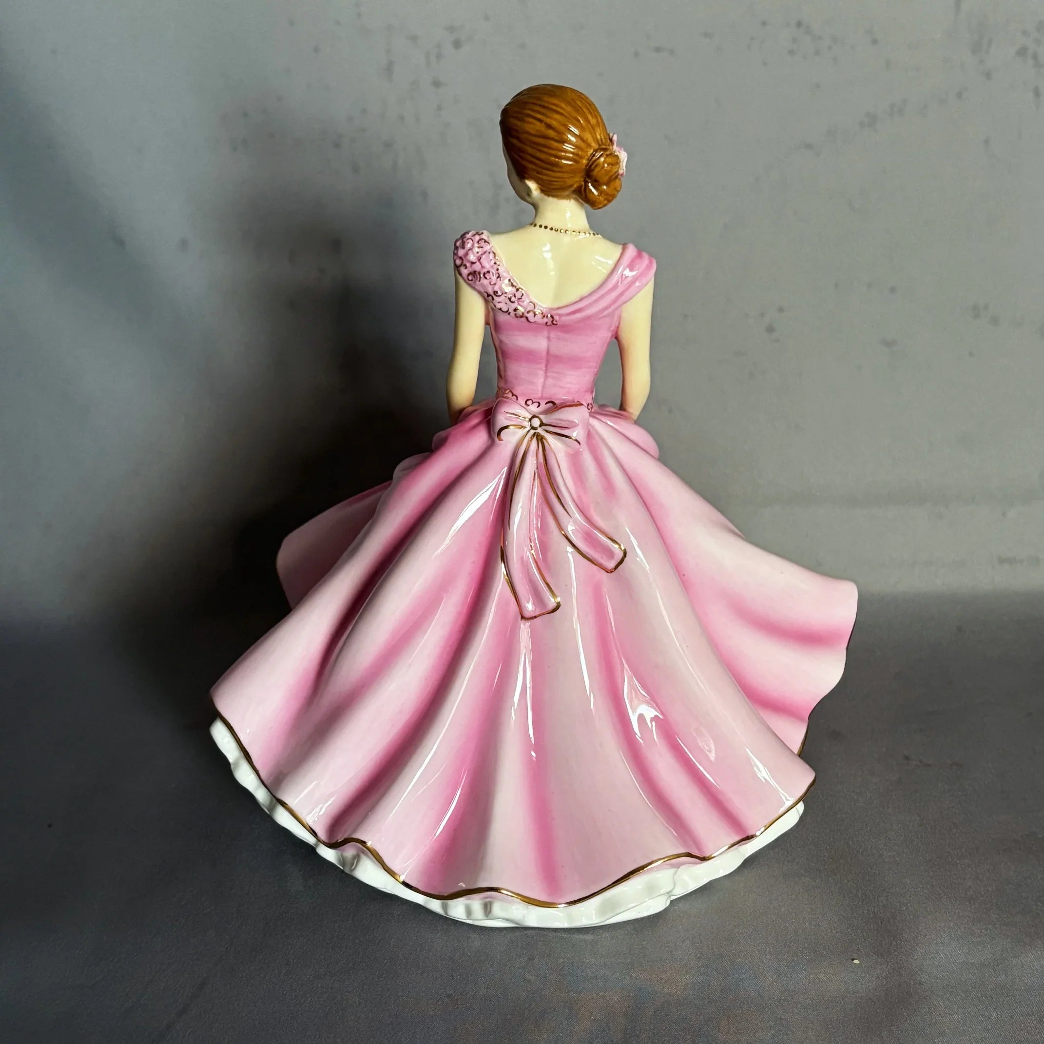 Royal Doulton Figurine Donna HN5590 - William Cross