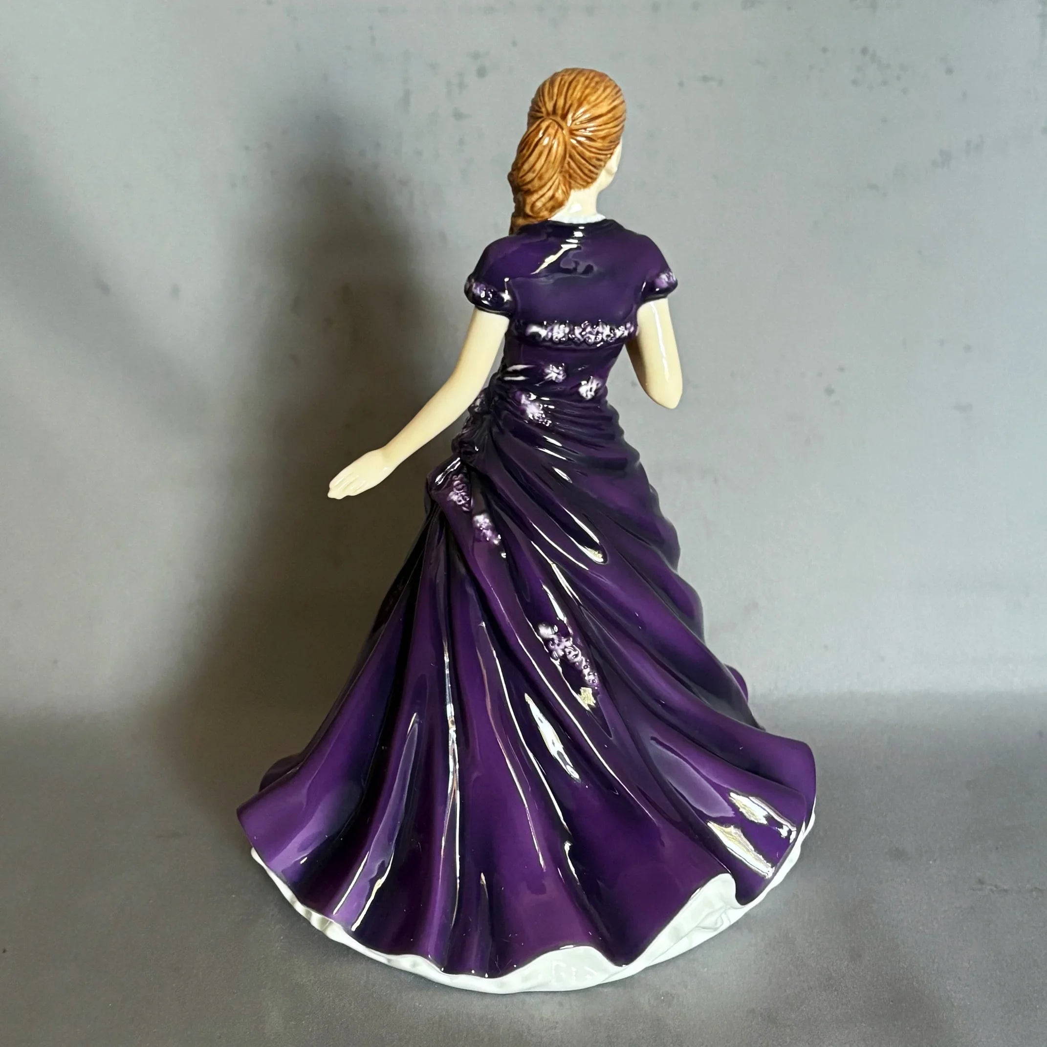Royal Doulton Figurine Lisa HN5600 - William Cross 