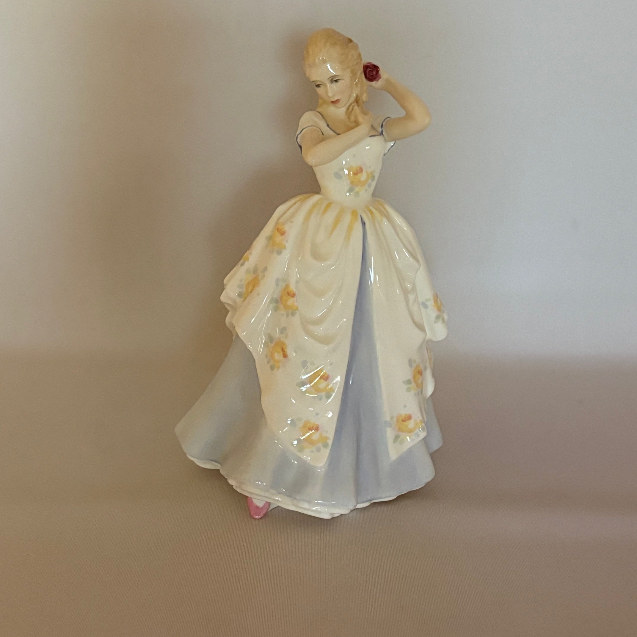Royal Doulton Figurine Laura HN2960 - William Cross