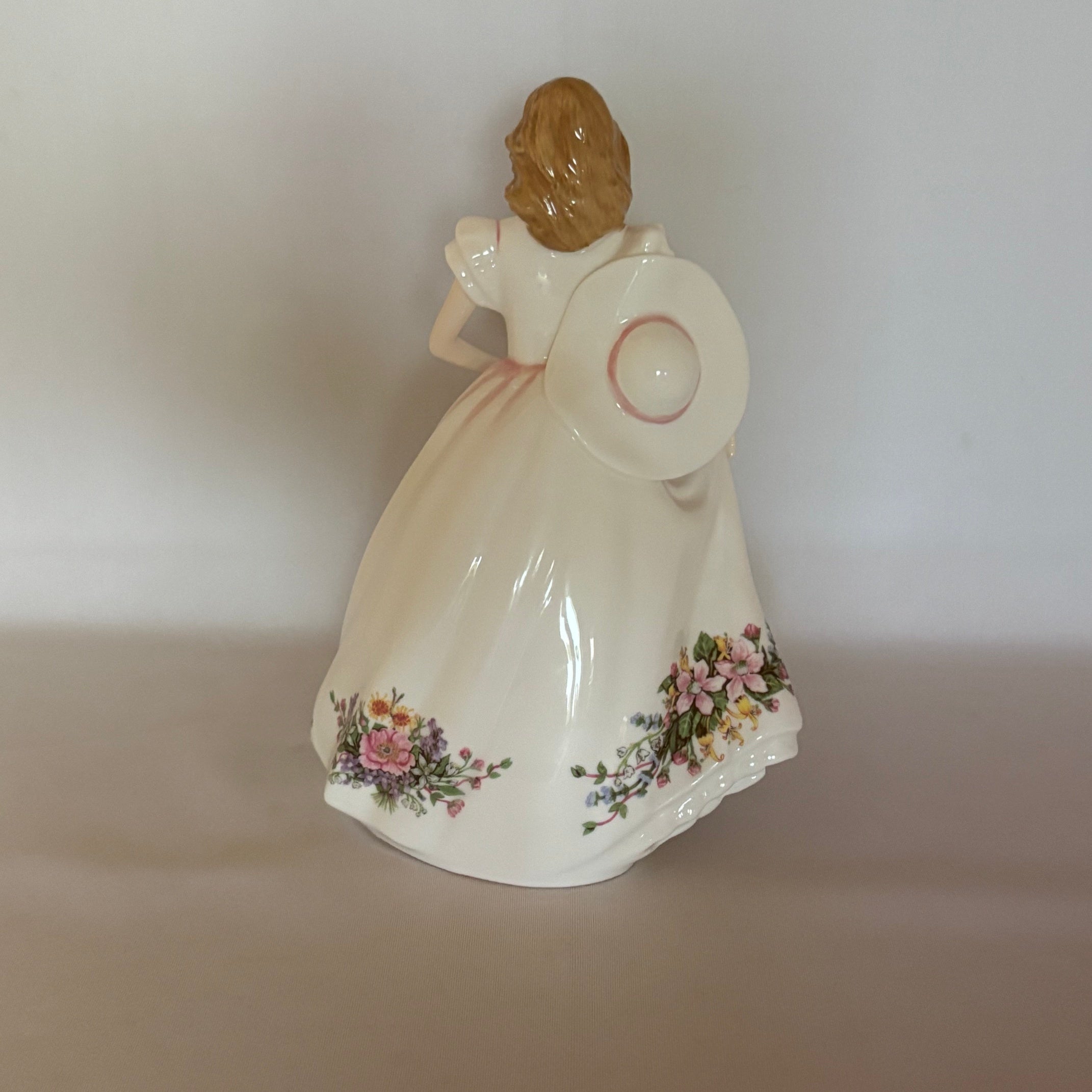 Royal Doulton Figurine Joanne HN3422 - William Cross