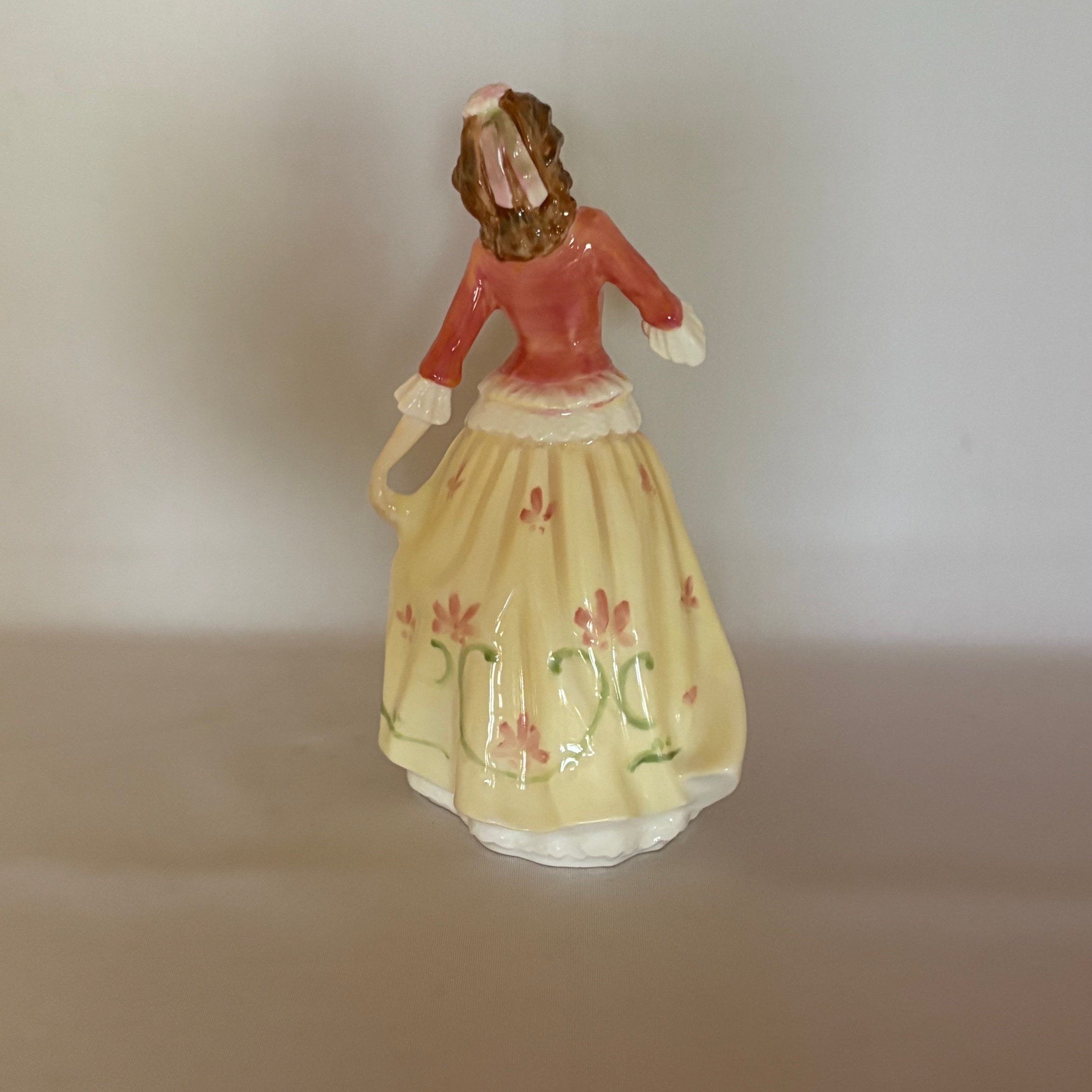 Royal Doulton Figurine Susan HN3871 - William Cross