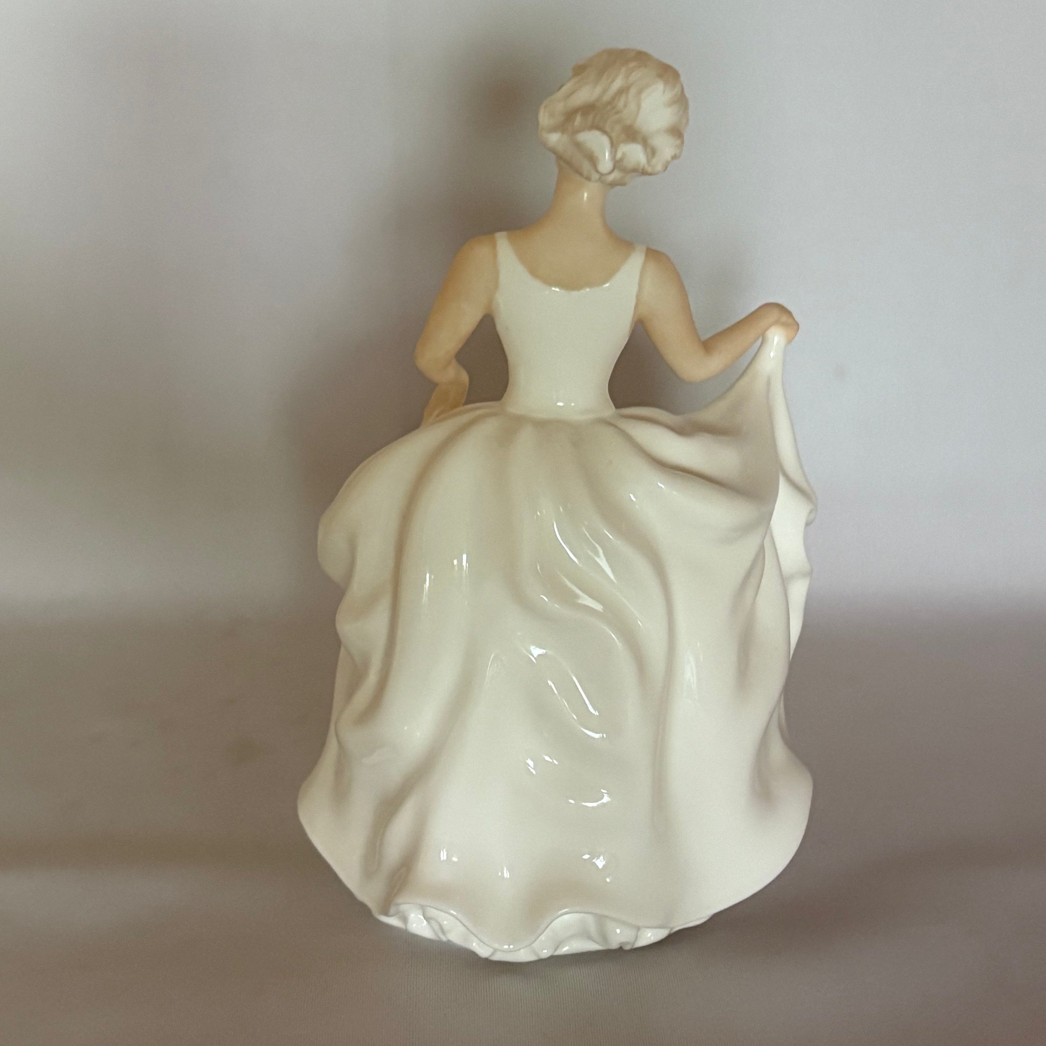 Royal Doulton Figurine Tracy HN2736 - William Cross