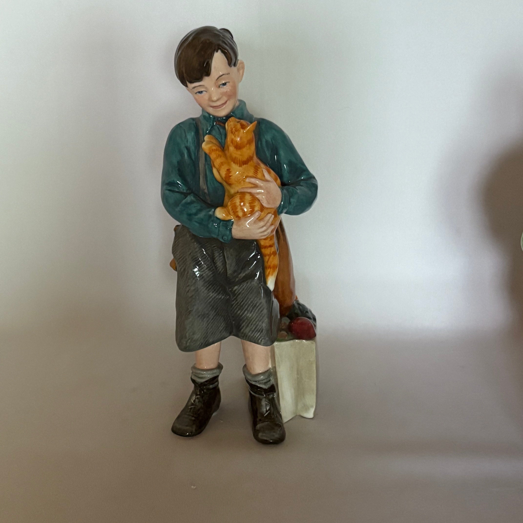 Royal Doulton Figurine Welcome Home HN3299 - William Cross
