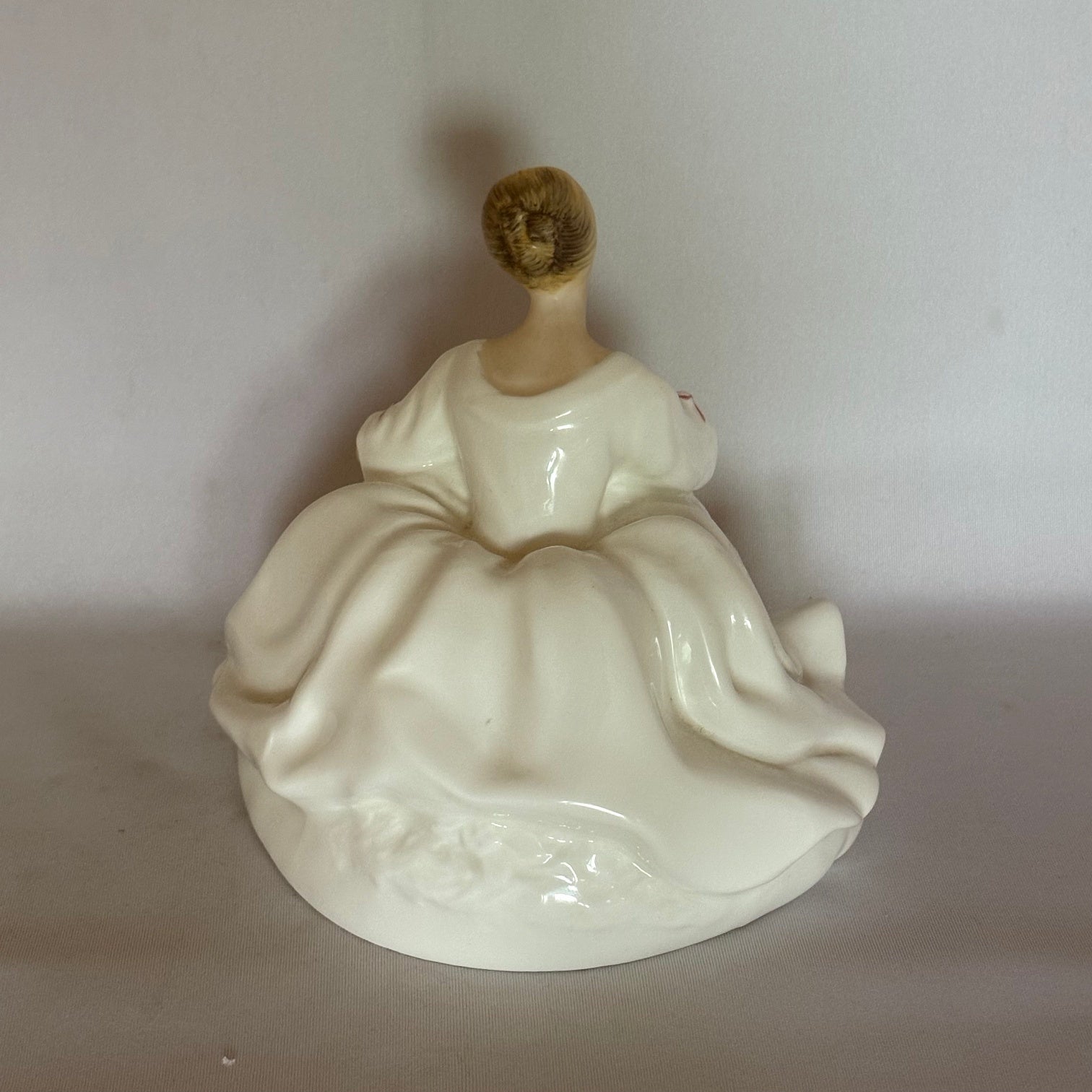 Royal Doulton Figurine Joanne HN2373 - William Cross