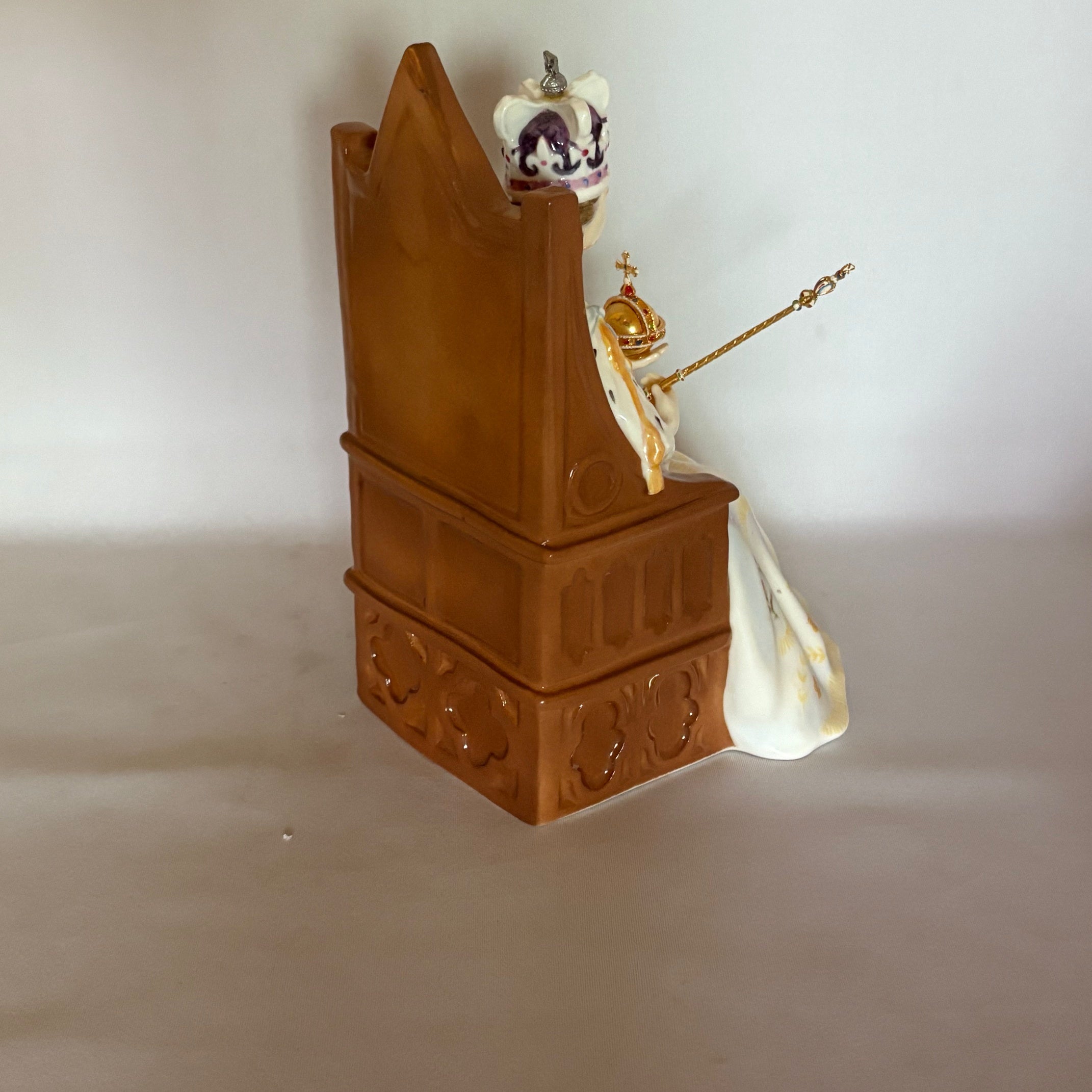 Royal Doulton Figurine Queen Elizabeth II, Coronation HN4476 - William Cross