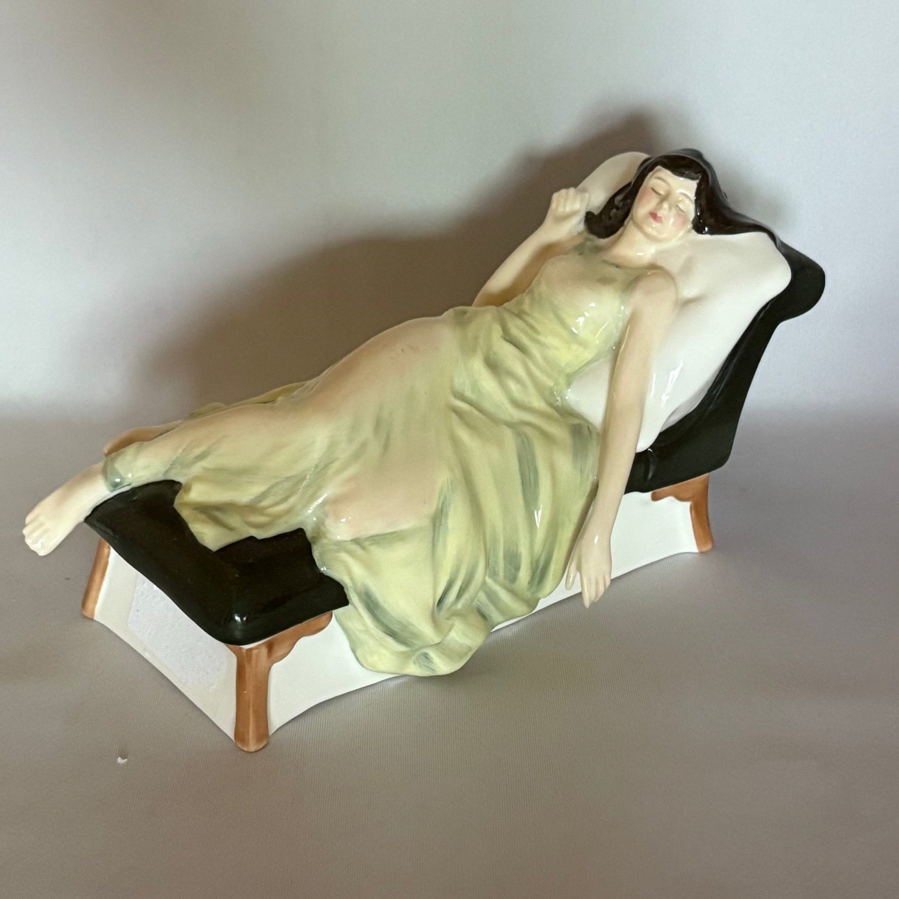 Royal Doulton Figurine Sleeping Beauty HN3079 - William Cross