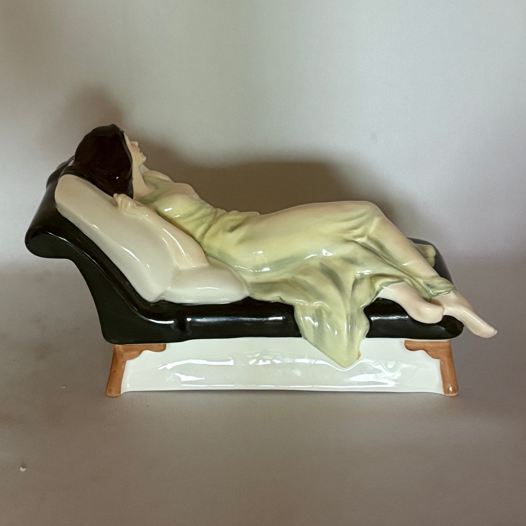 Royal Doulton Figurine Sleeping Beauty HN3079 - William Cross
