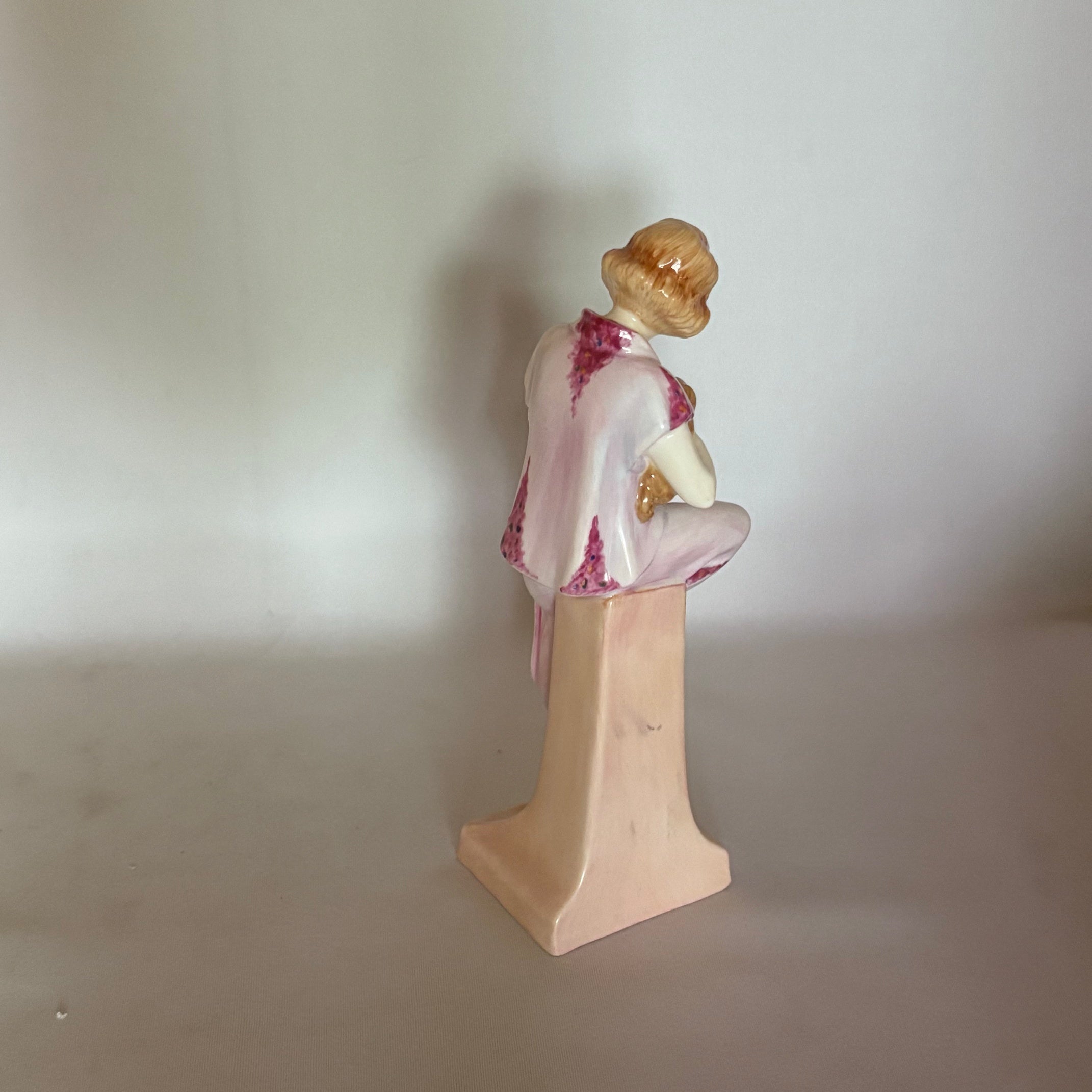 Royal Doulton Figurine Lido Lady HN4247 - William Cross