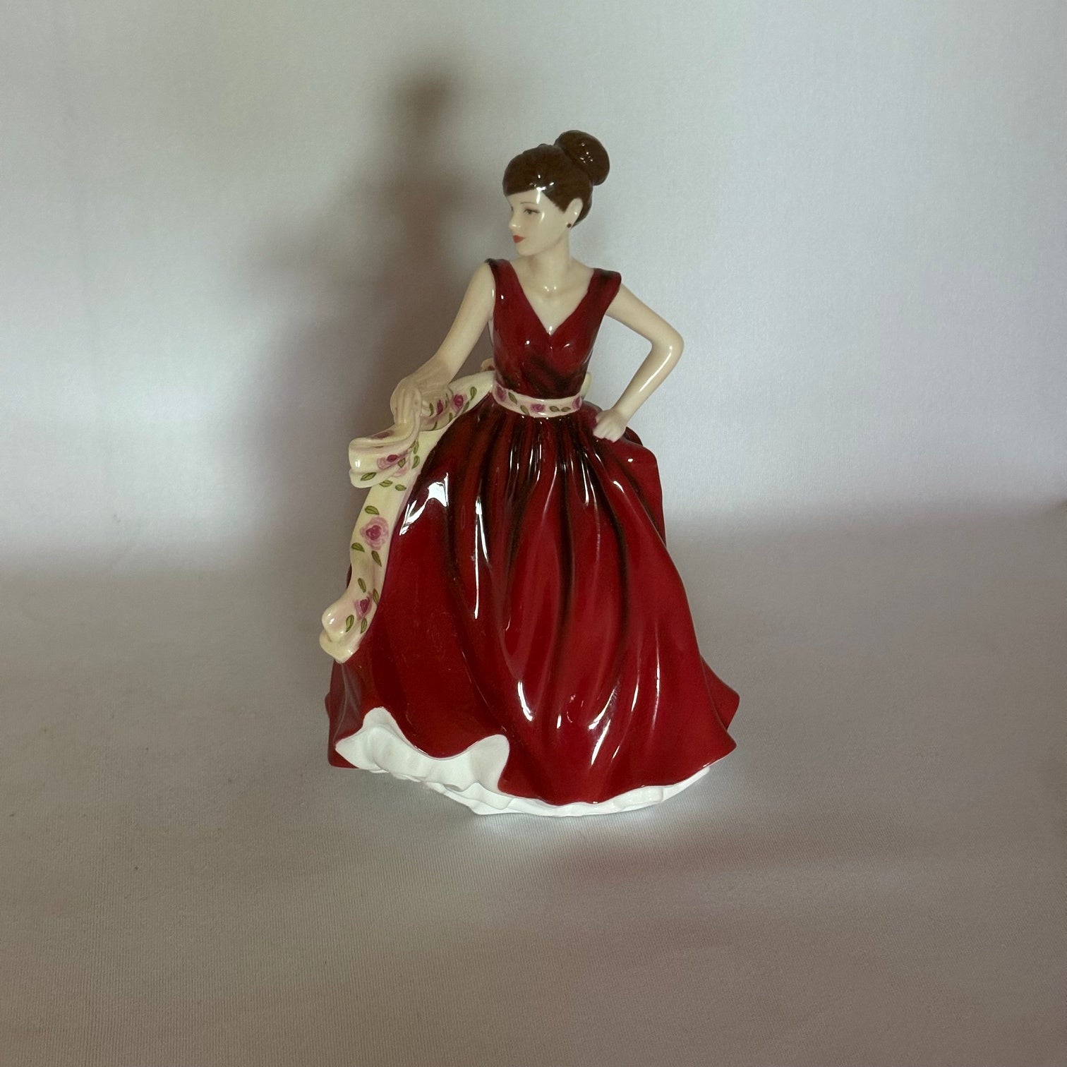 Royal Doulton Figurine Serenity HN5402 - william Cross