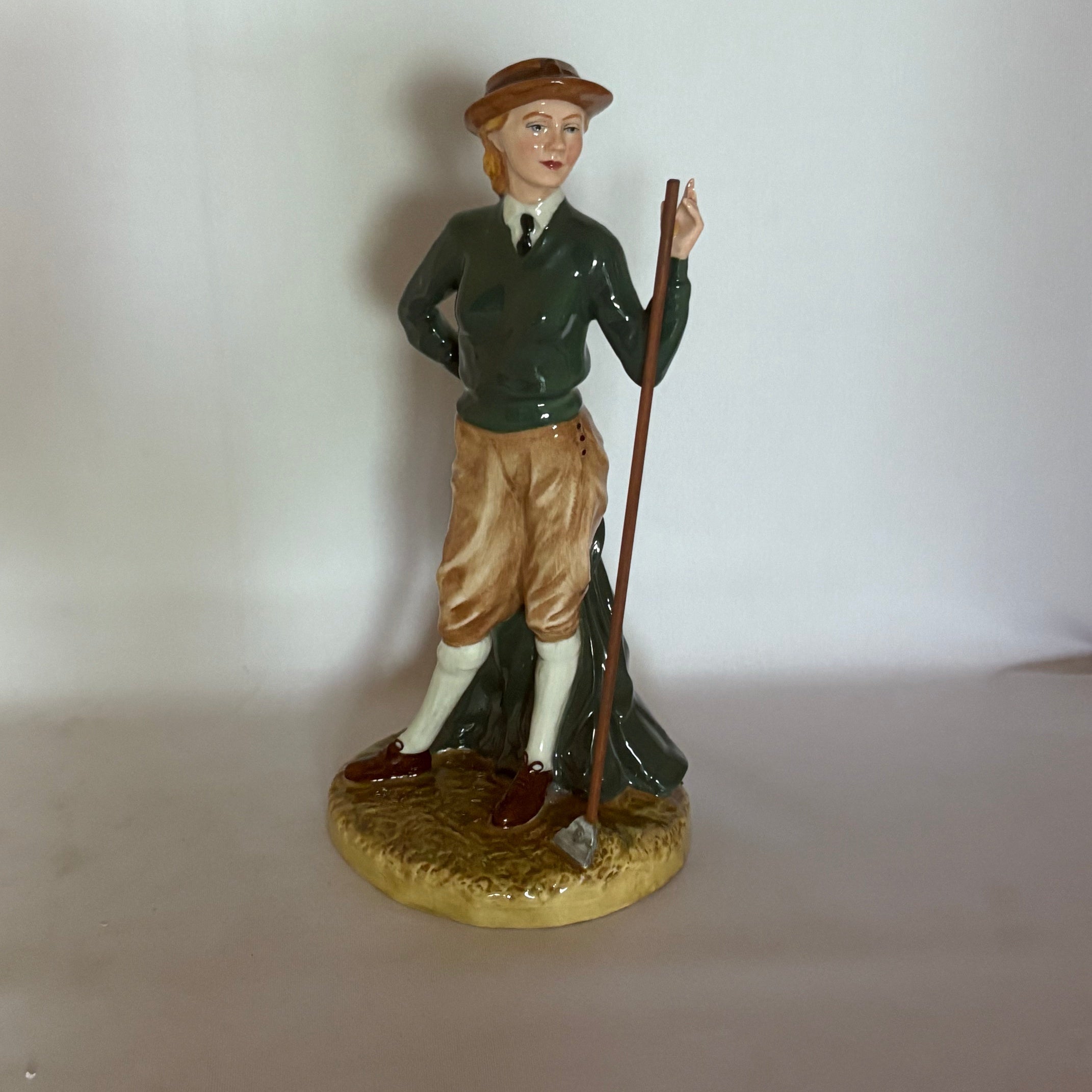 Royal Doulton Figurine Womens Land Army HN4364 - William Cross