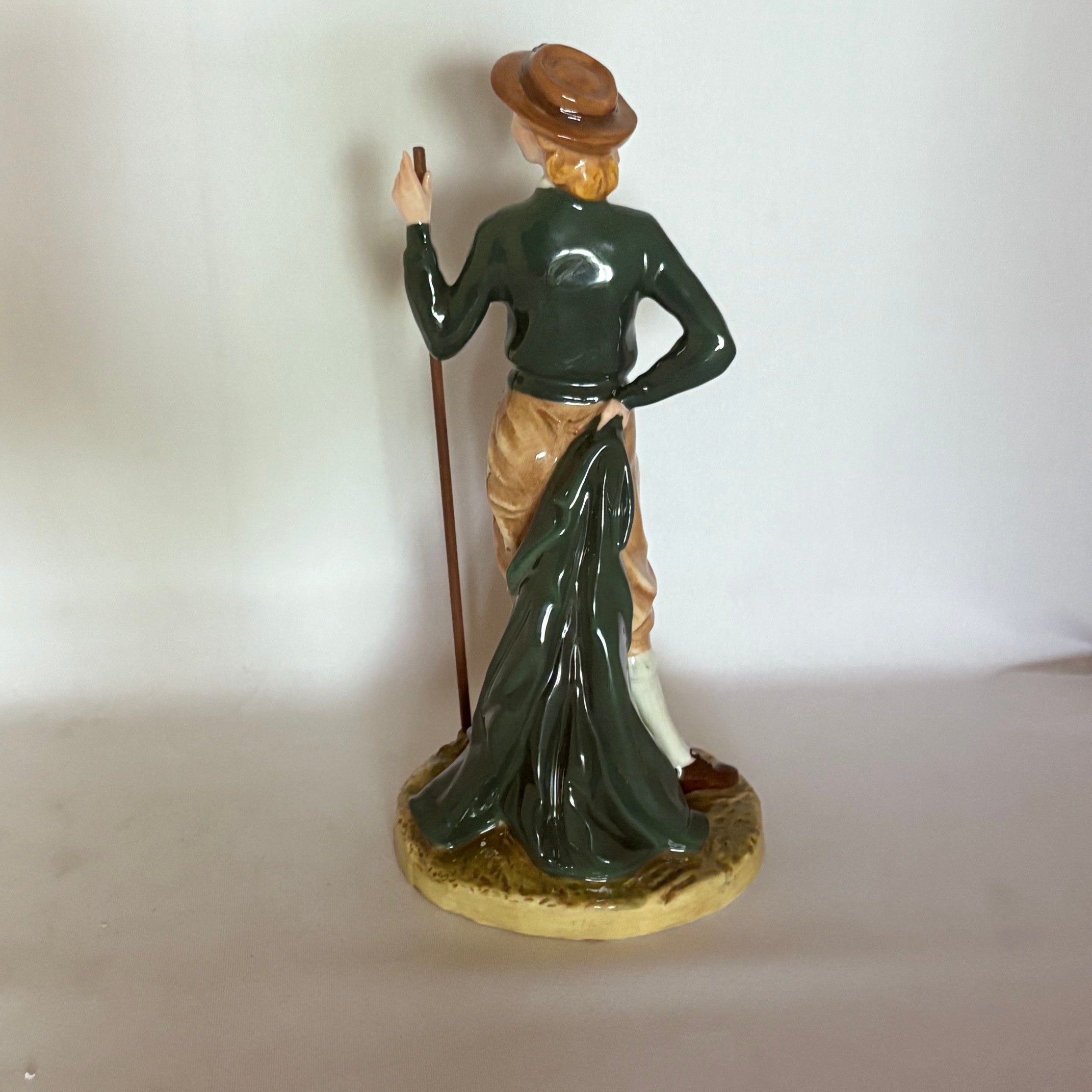 Royal Doulton Figurine Womens Land Army HN4364 - William Cross