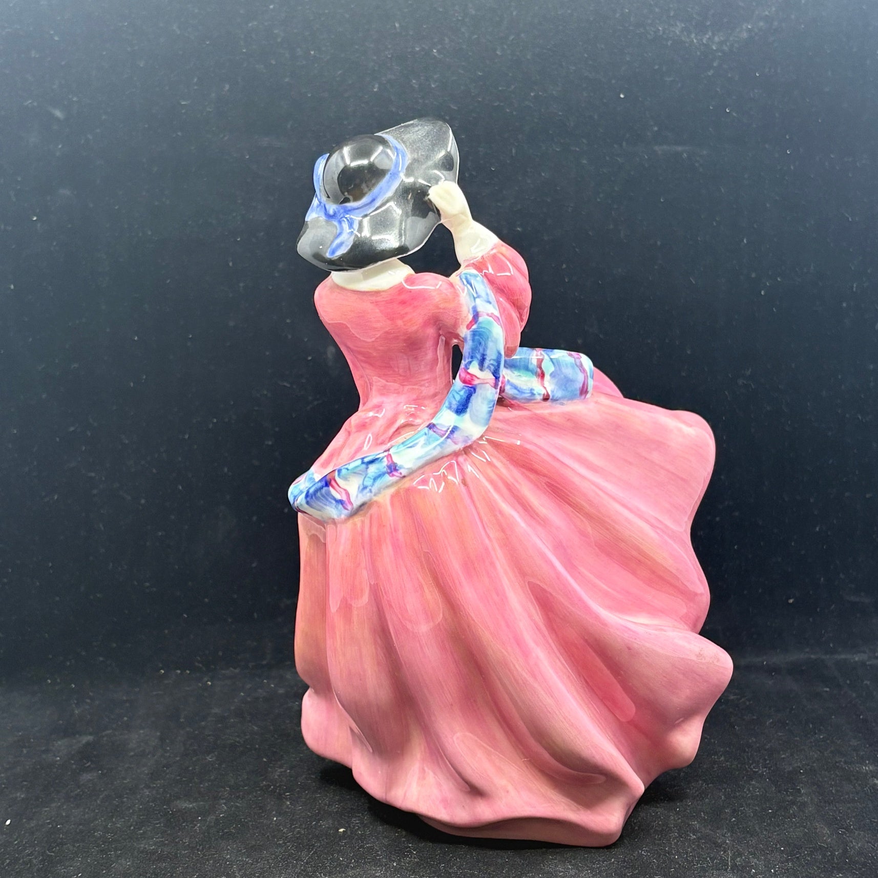 Royal Doulton Top of the Hill HN1849- 7.25" Figurine - William Cross