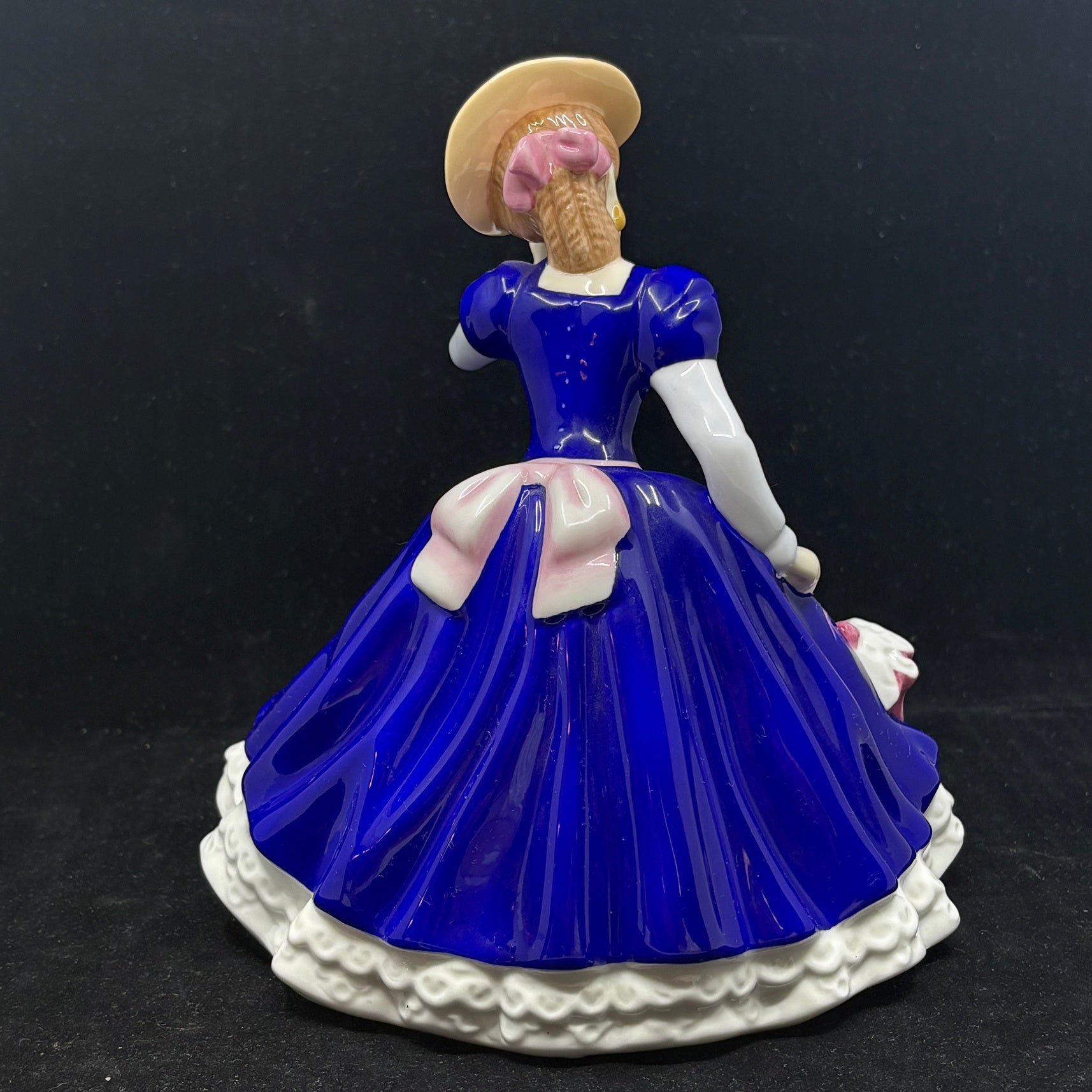 Royal Doulton Mary HN4802- 6.75" Figurine - William Cross