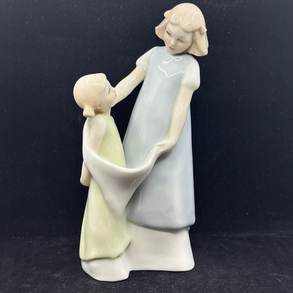 Royal Doulton Figurine Playmates HN3217 - William Cross