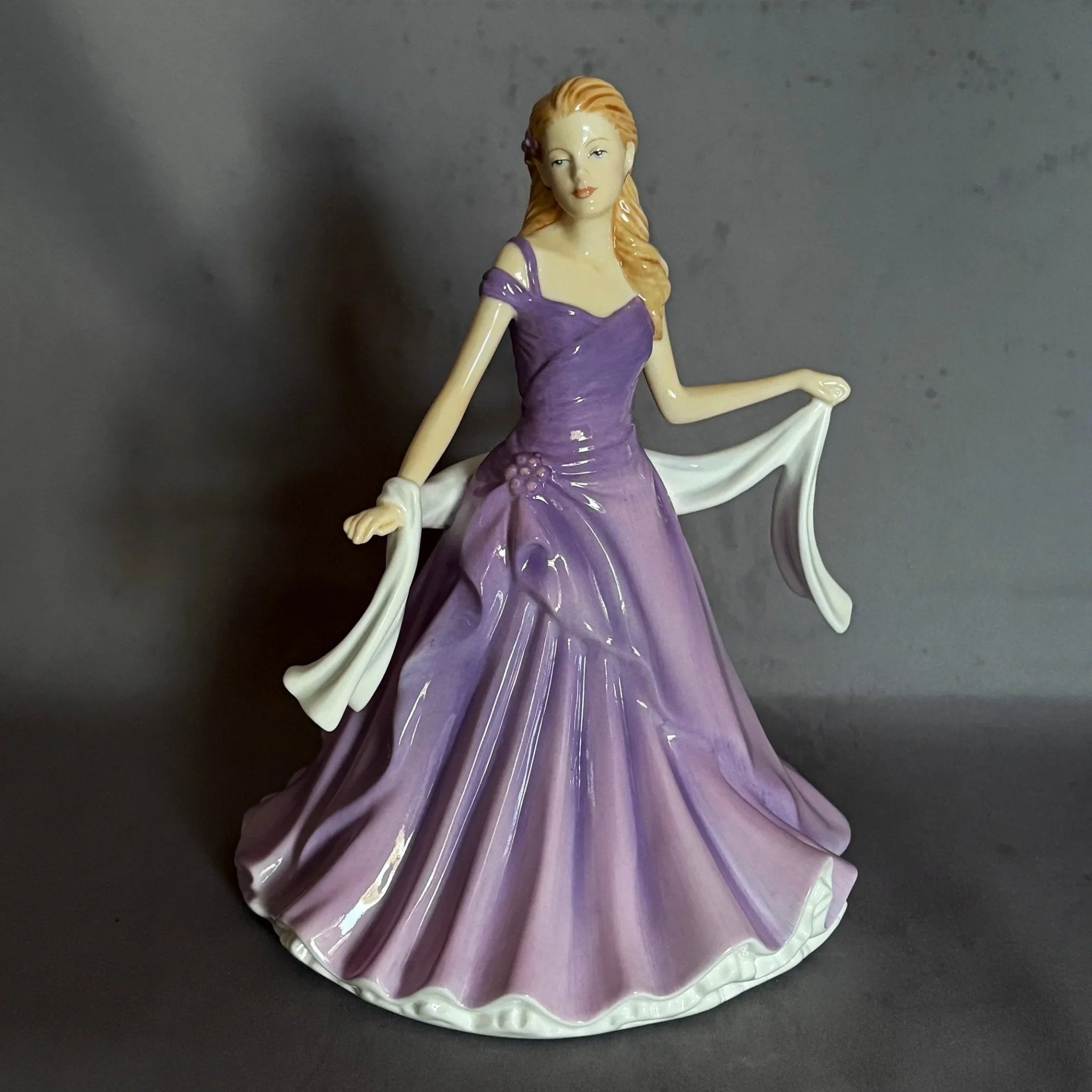 Royal Doulton Figurine Amanda HN5601 - William Cross