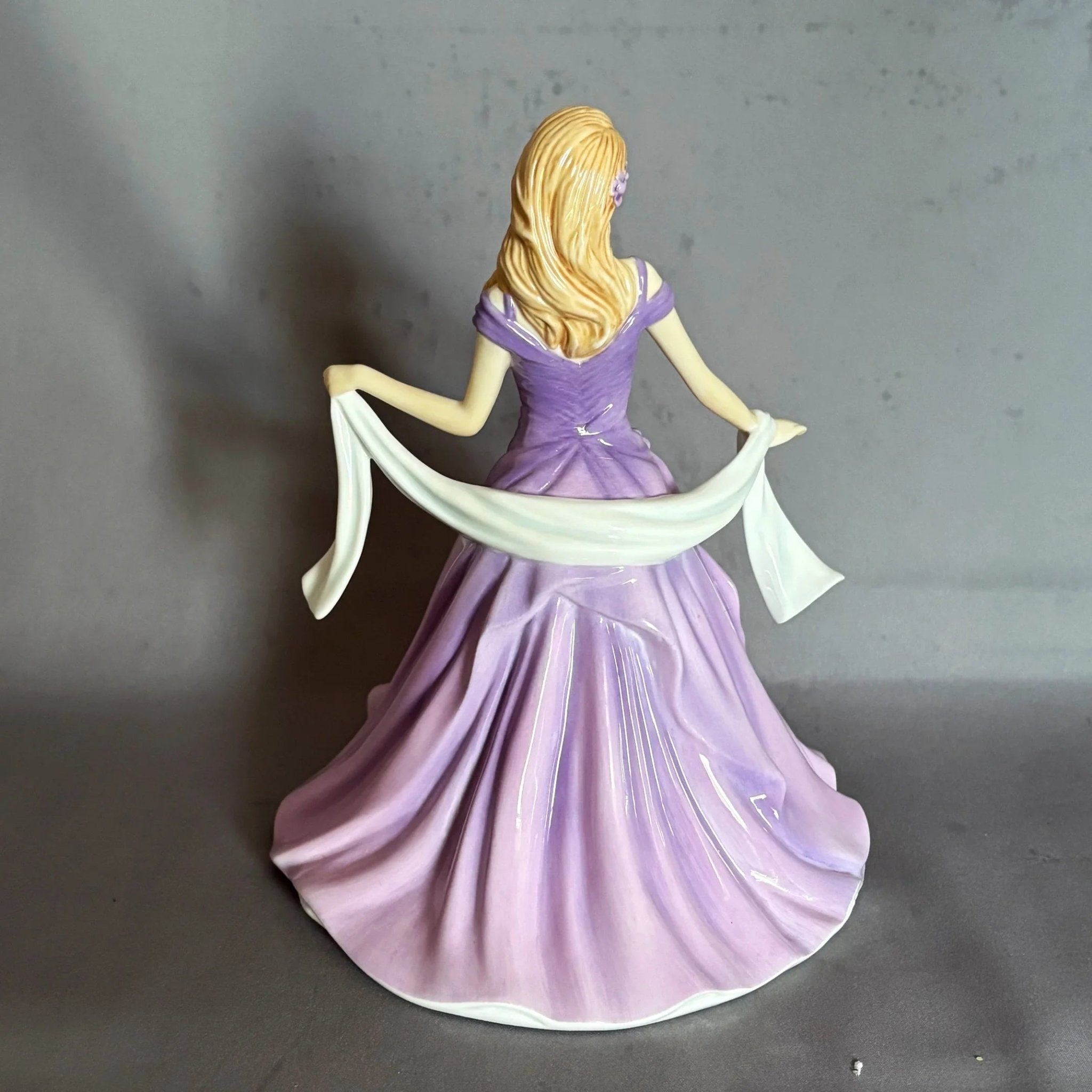 Royal Doulton Figurine Amanda HN5601 - William Cross