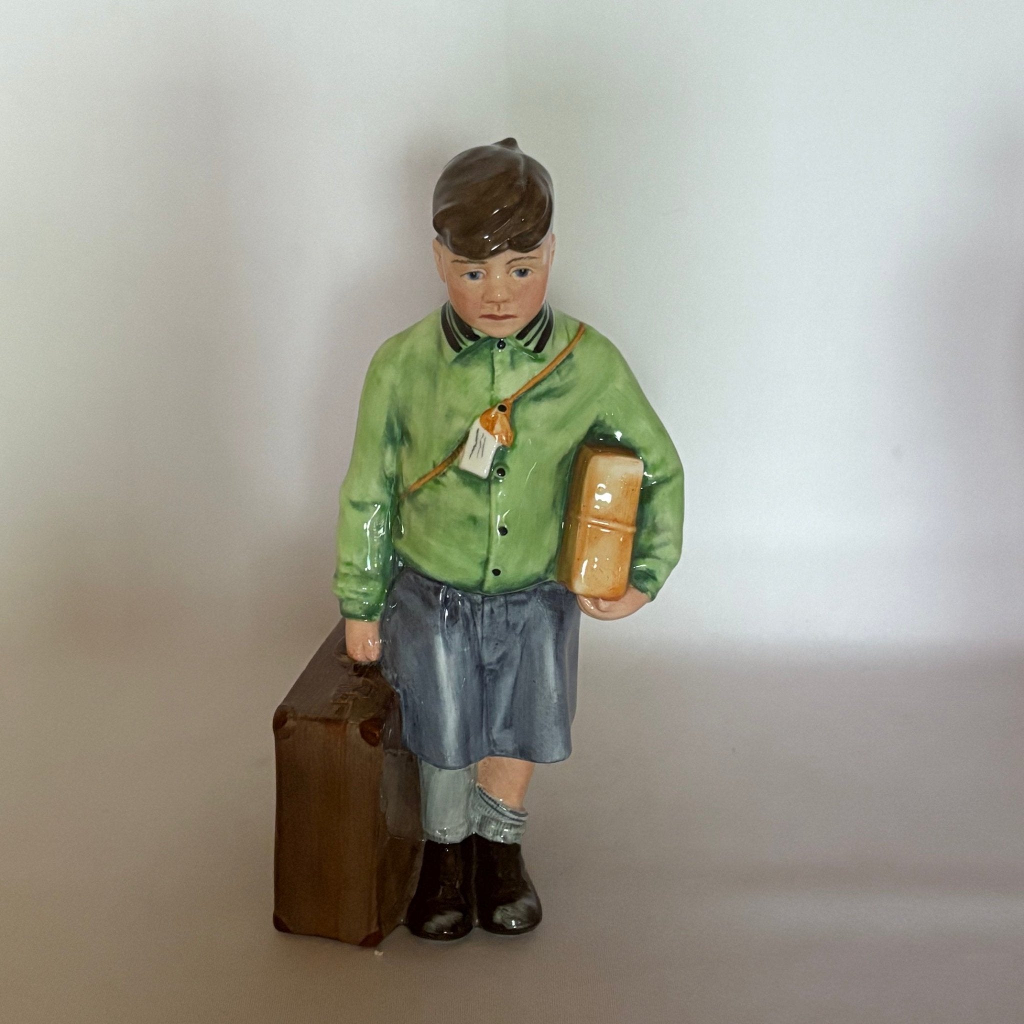 Royal Doulton Figurine Boy Evacuee HN3202 - William Cross