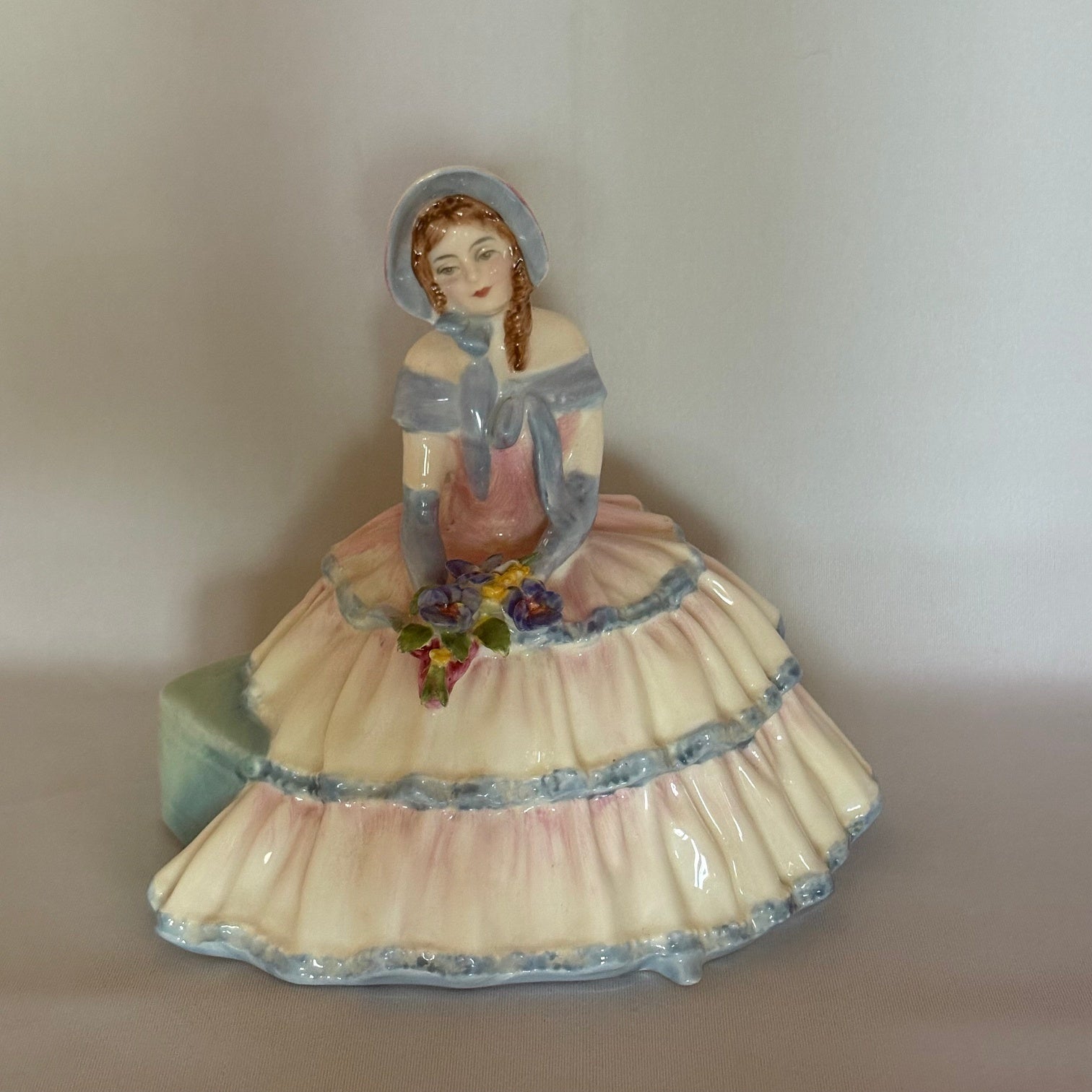 Royal Doulton Figurine Daydreams HN1731 - William Cross