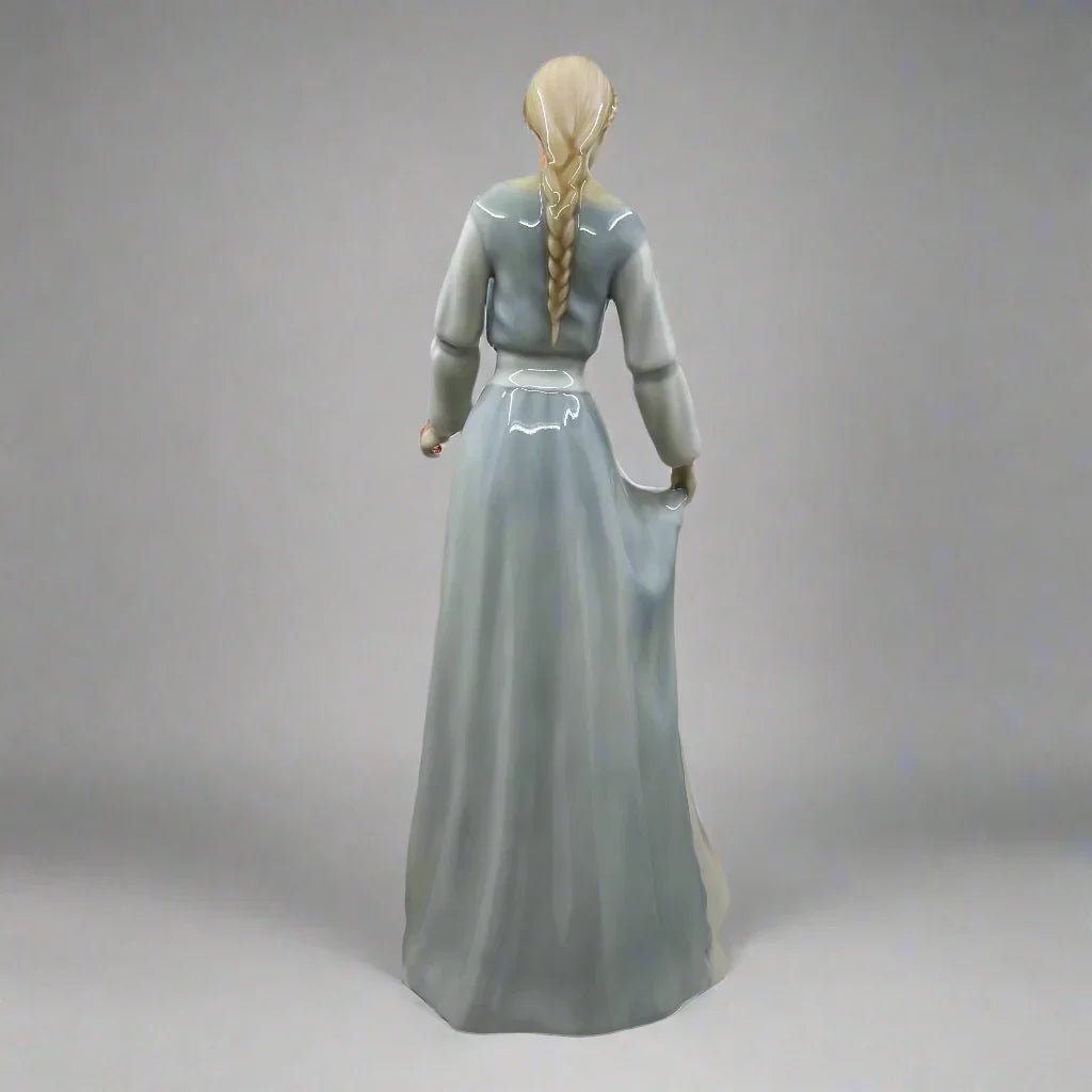 Royal Doulton Figurine Demure HN3045 - William Cross