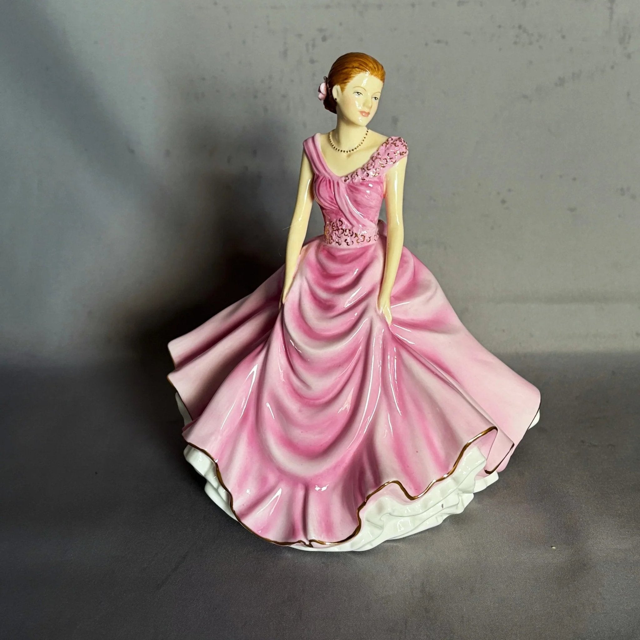 Royal Doulton Figurine Donna HN5590 - William Cross