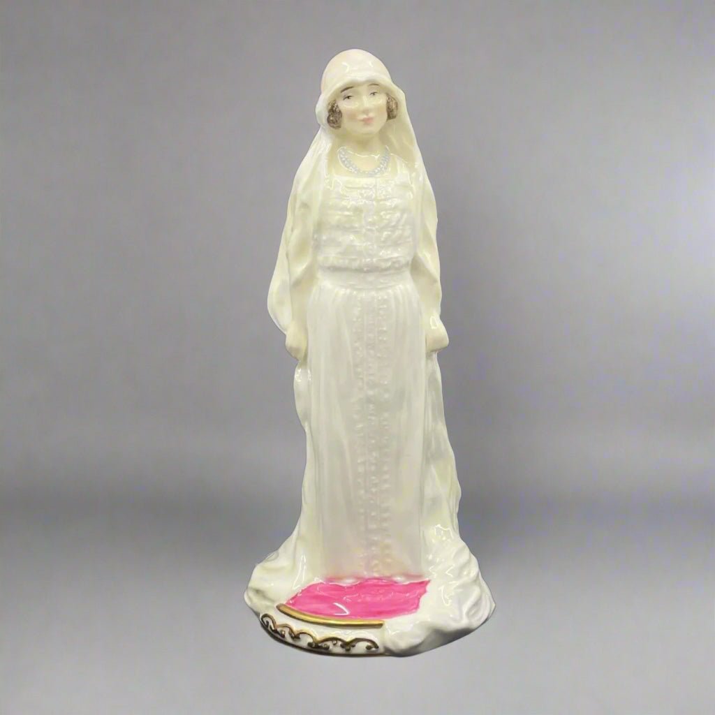 Royal Doulton Figurine Elizabeth Bowes - Lyon HN4421 - William Cross