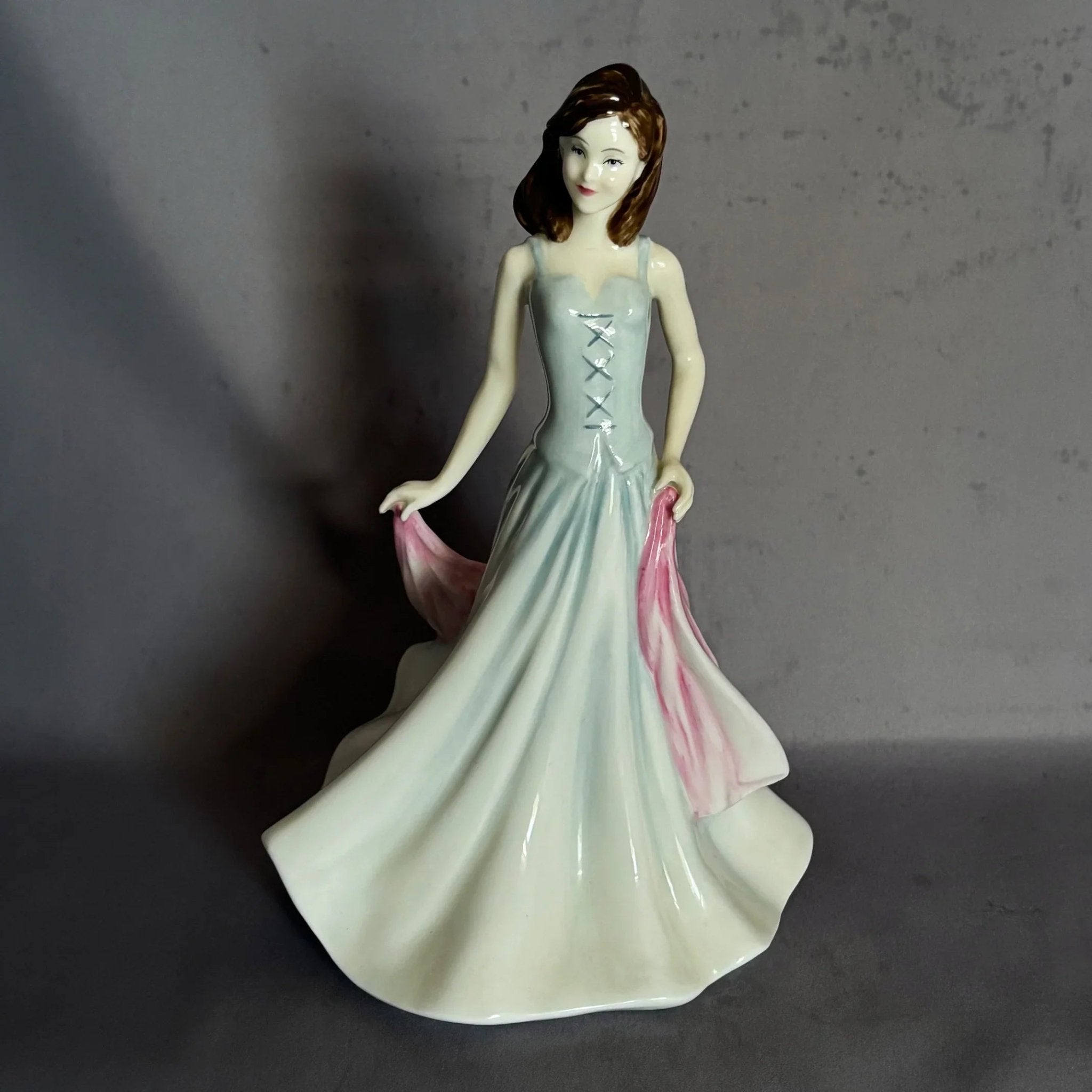 Royal Doulton Figurine Isabel HN3716 - William Cross