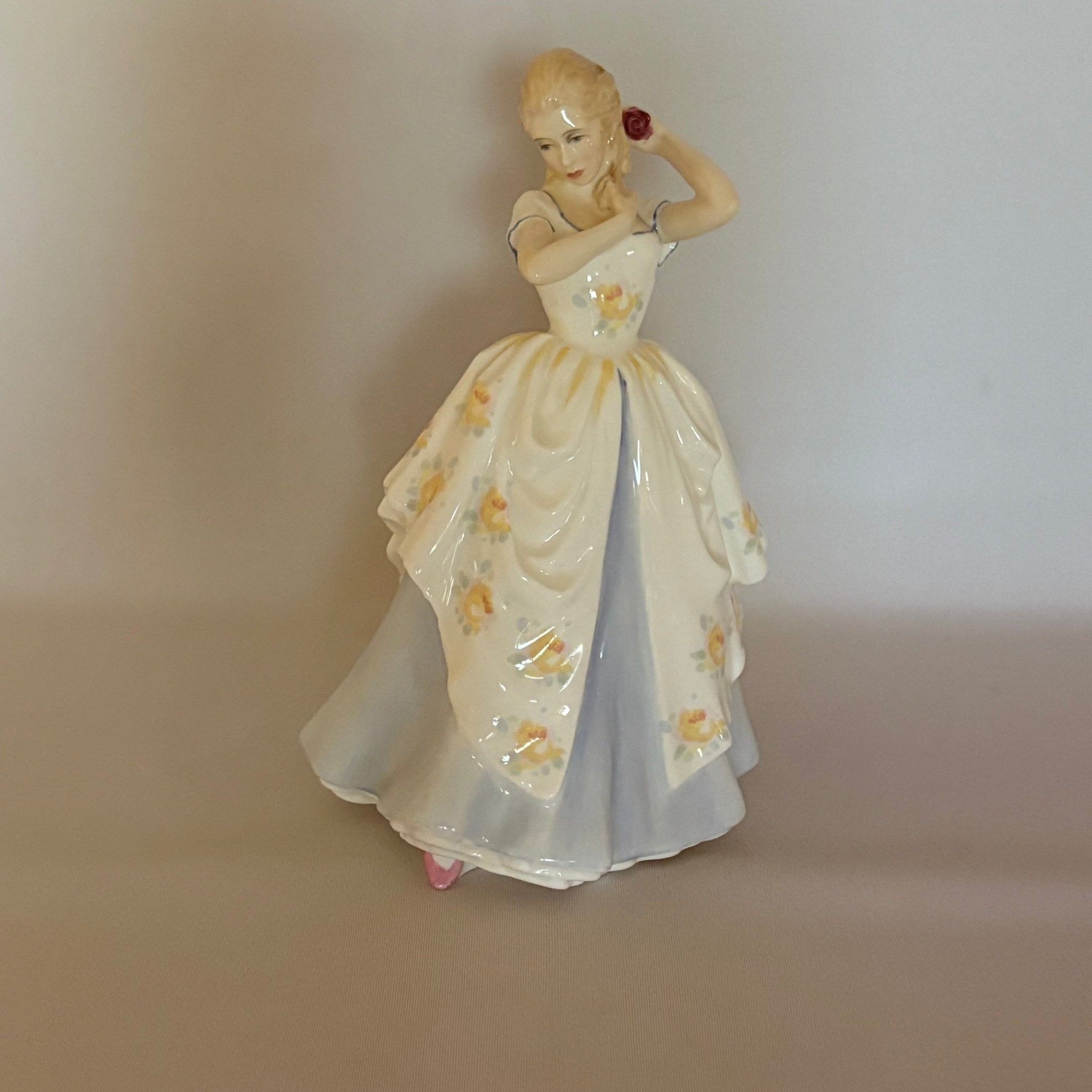 Royal Doulton Figurine Laura HN2960 - William Cross