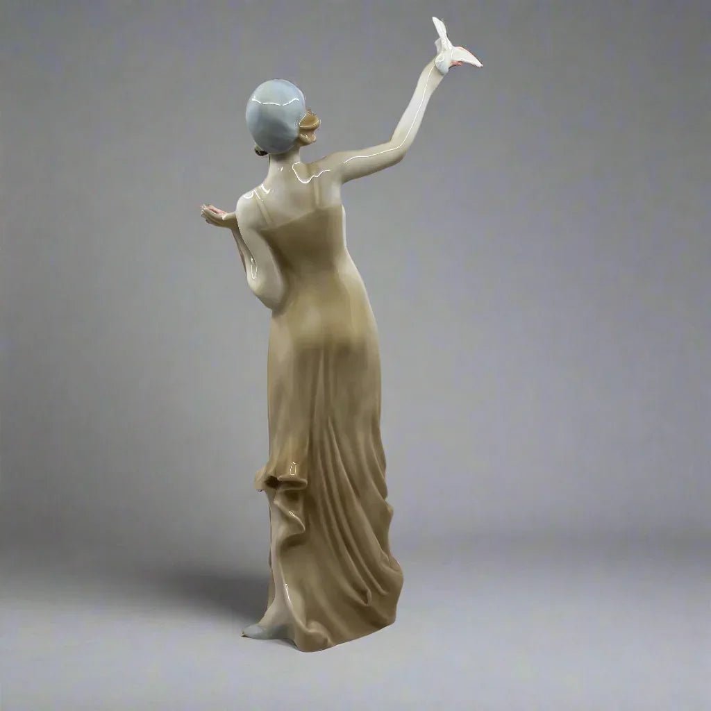 Royal Doulton Figurine Paradise HN3074 - William Cross