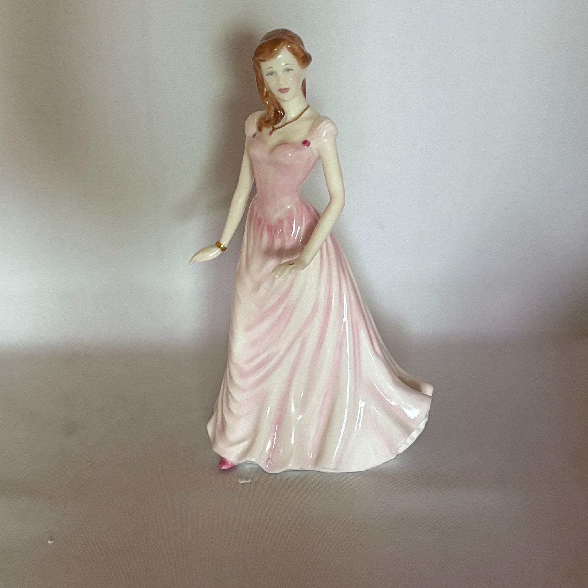 Royal Doulton Figurine Perfect Gift HN4409 - William Cross