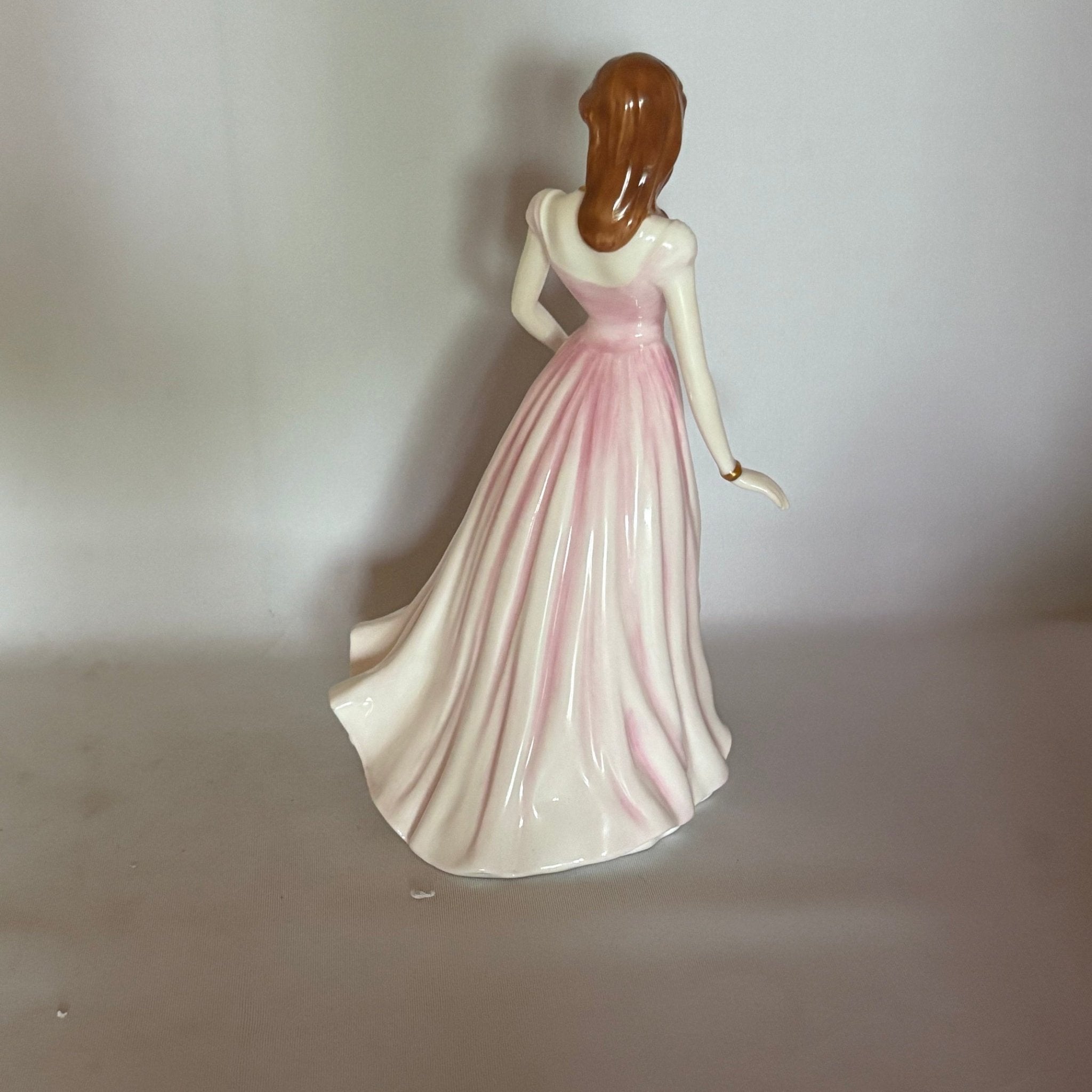 Royal Doulton Figurine Perfect Gift HN4409 - William Cross